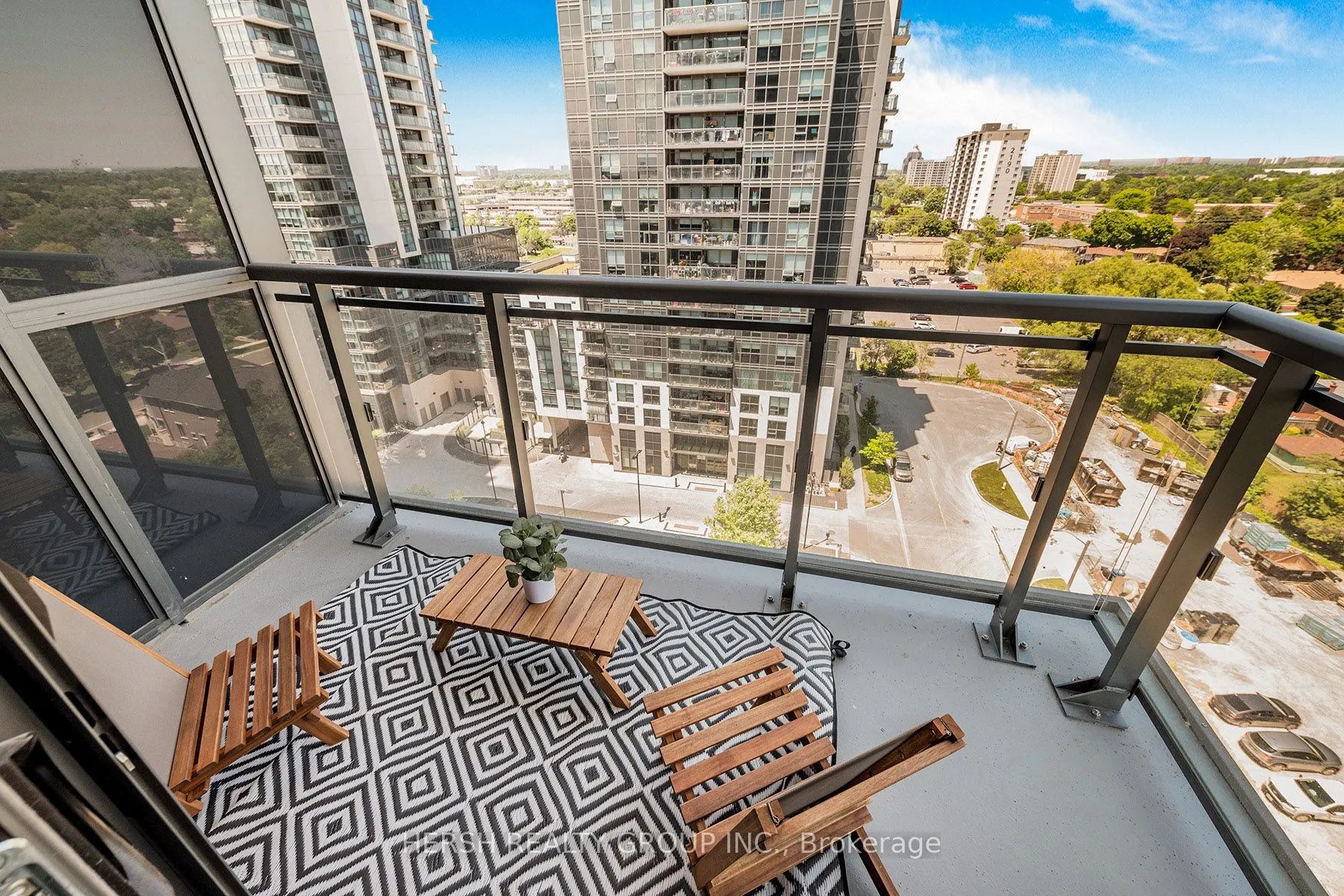 10 Meadowglen Place, #206