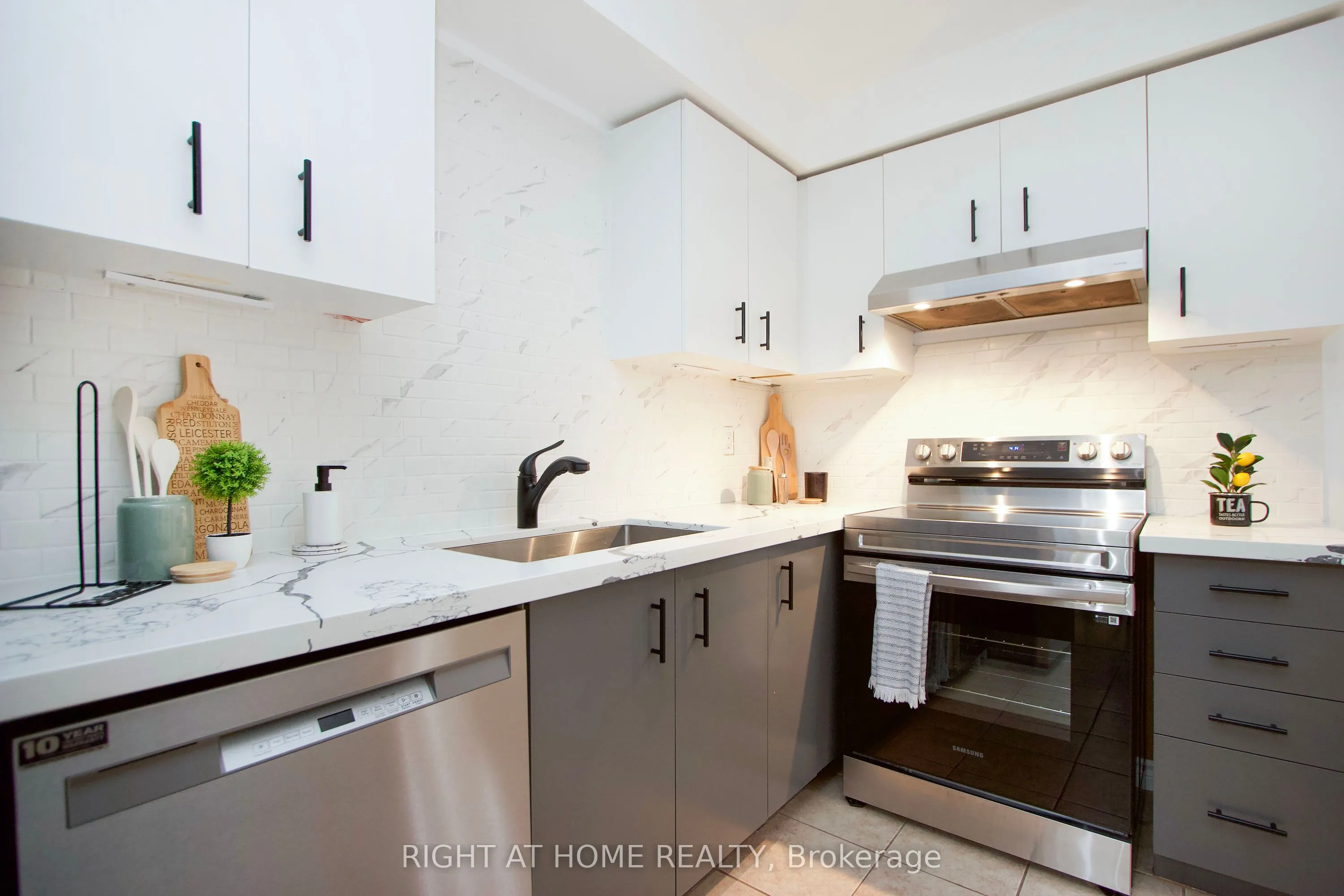 10 Bassett Boulevard, #204