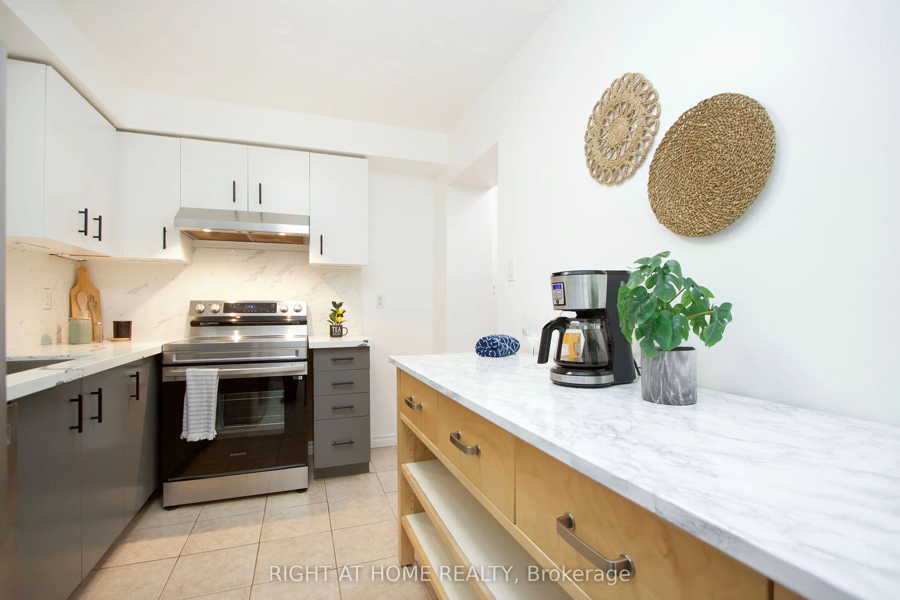 10 Bassett Boulevard, #204