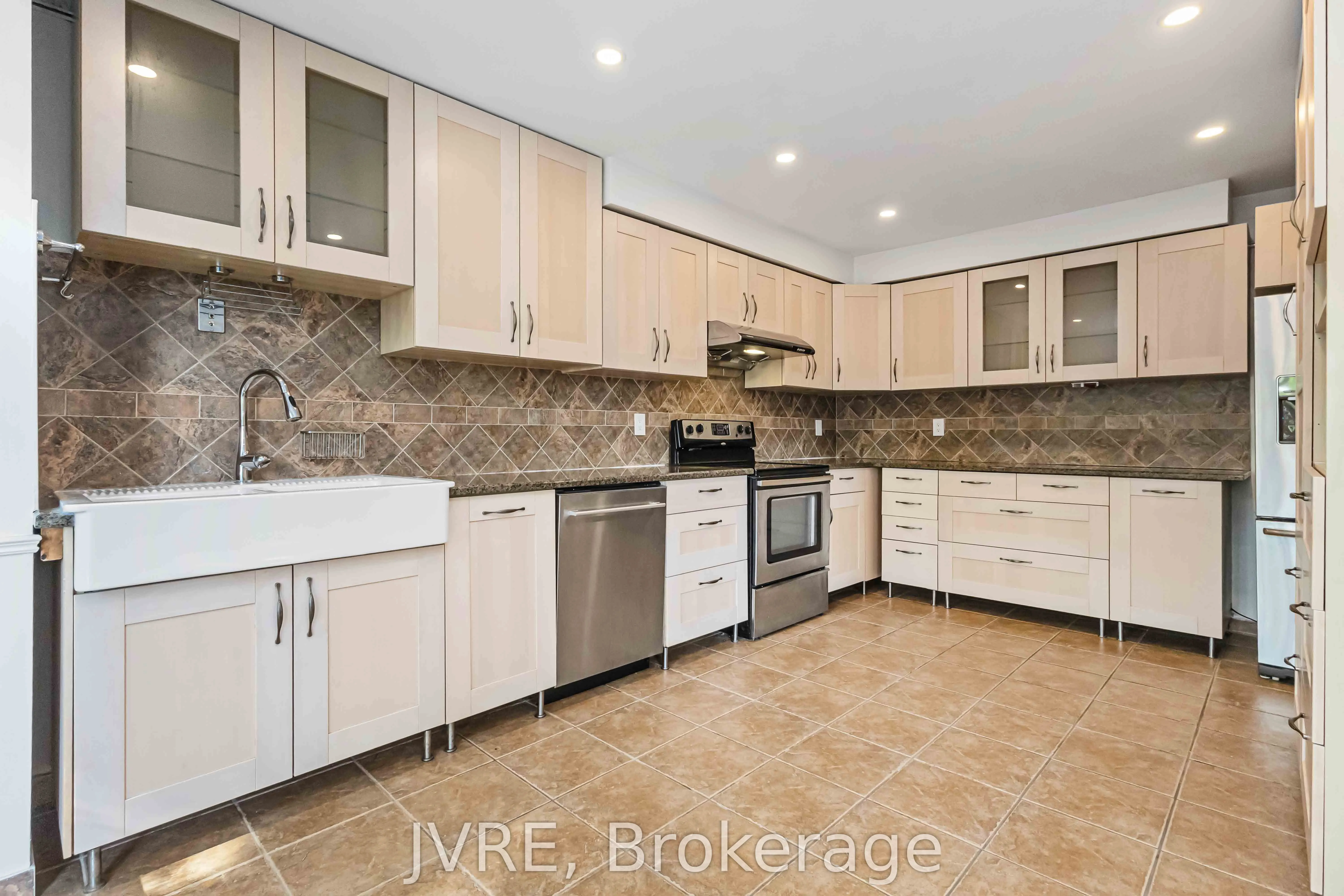 263 Wright Crescent