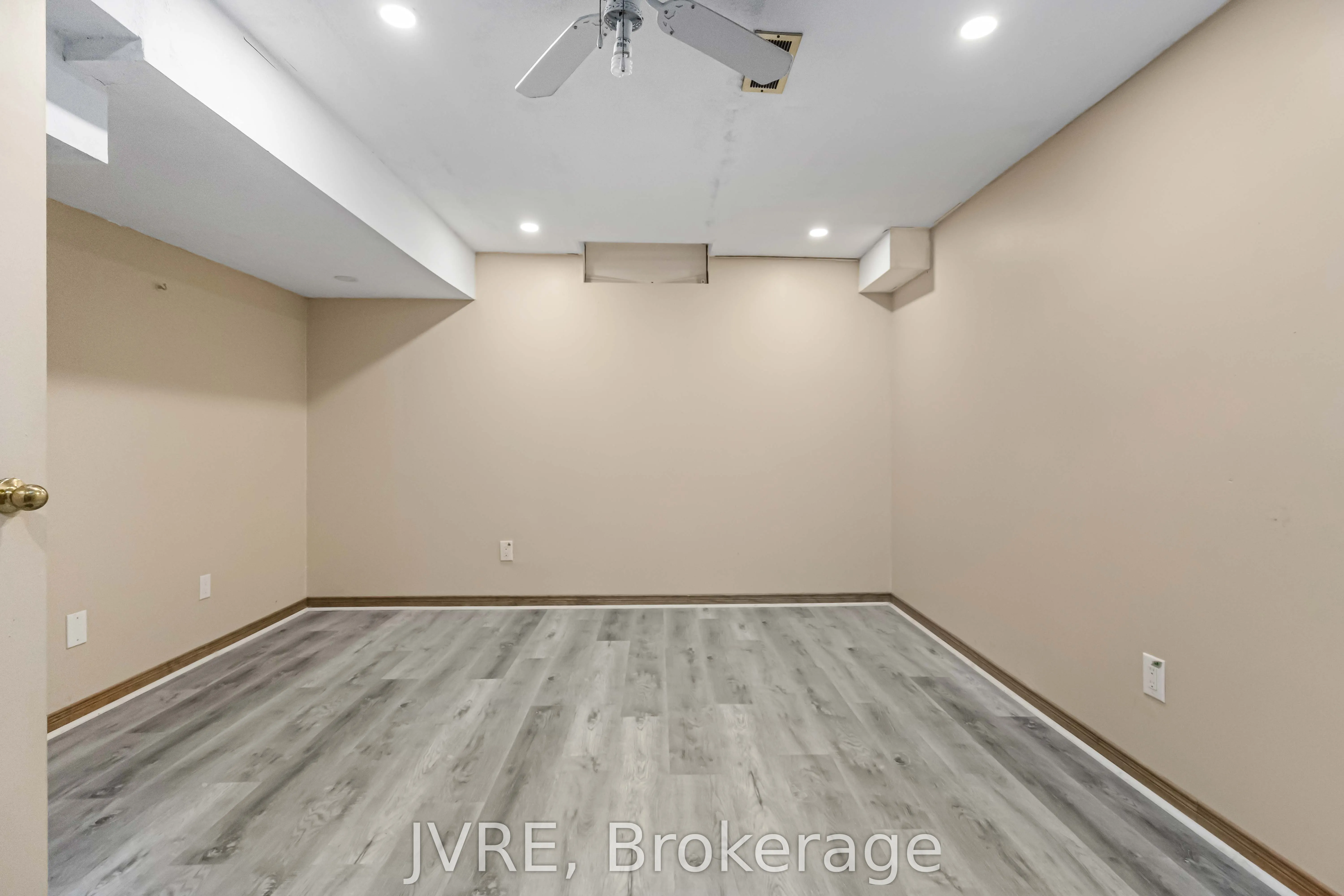 263 Wright Crescent