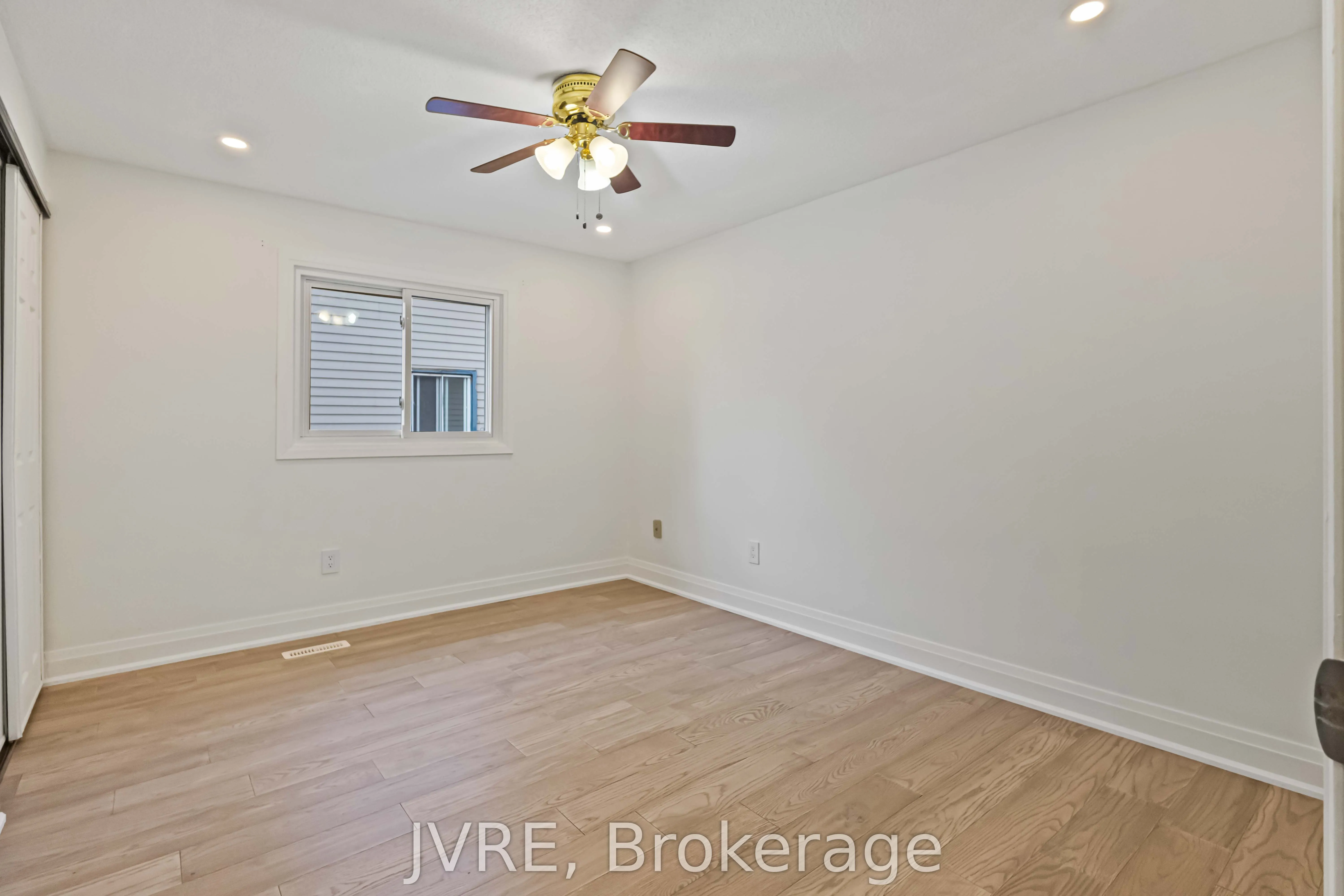 263 Wright Crescent