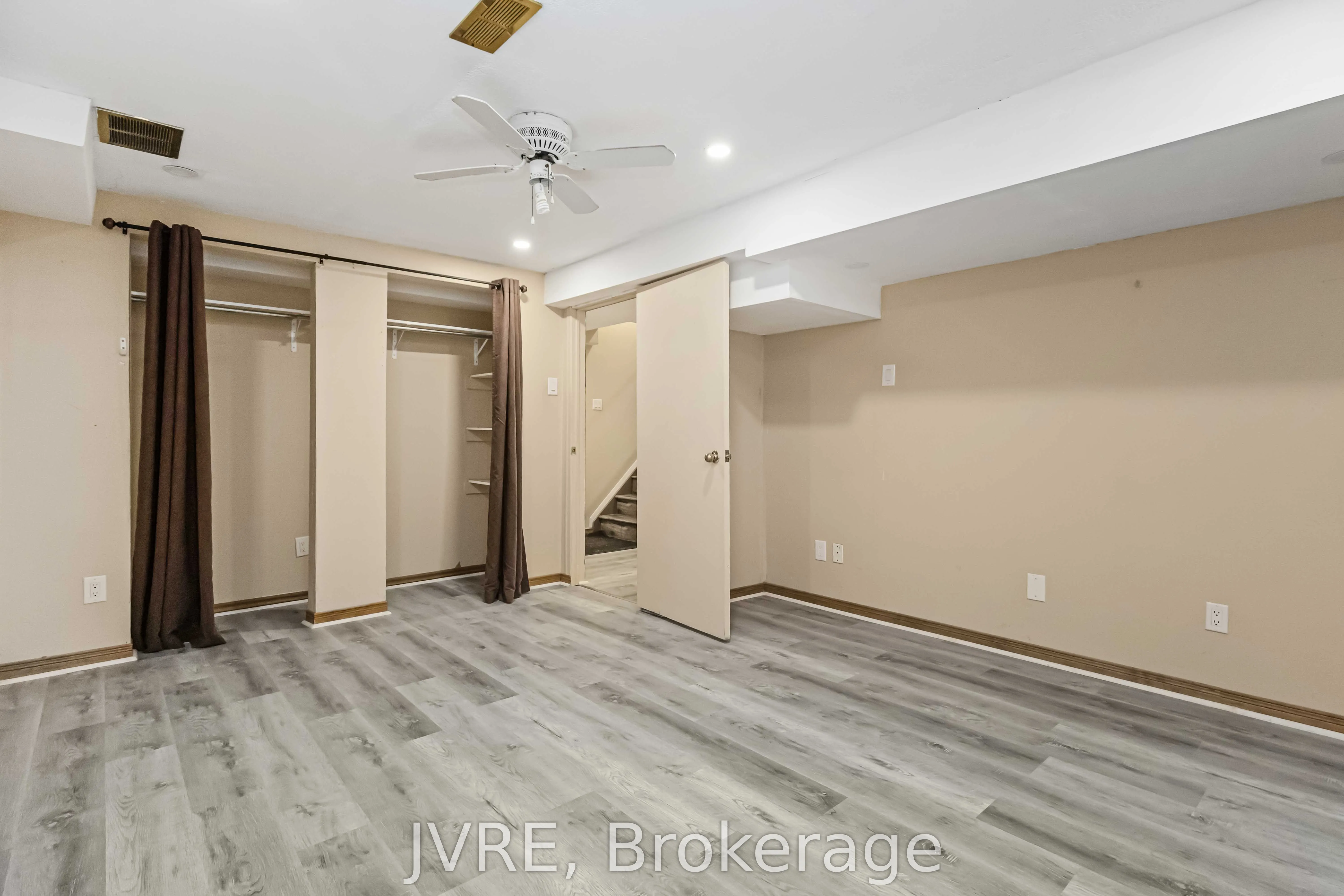 263 Wright Crescent