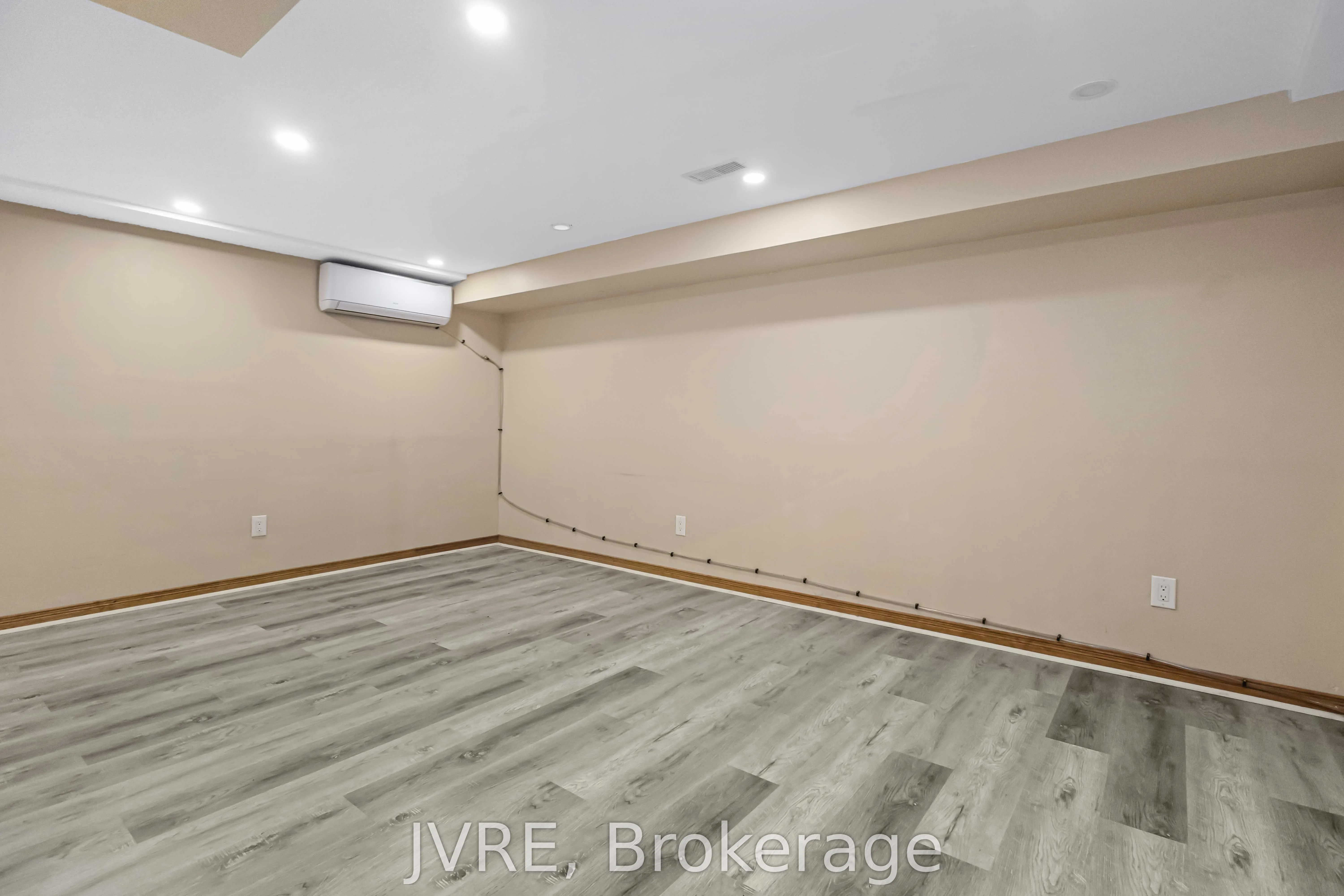 263 Wright Crescent