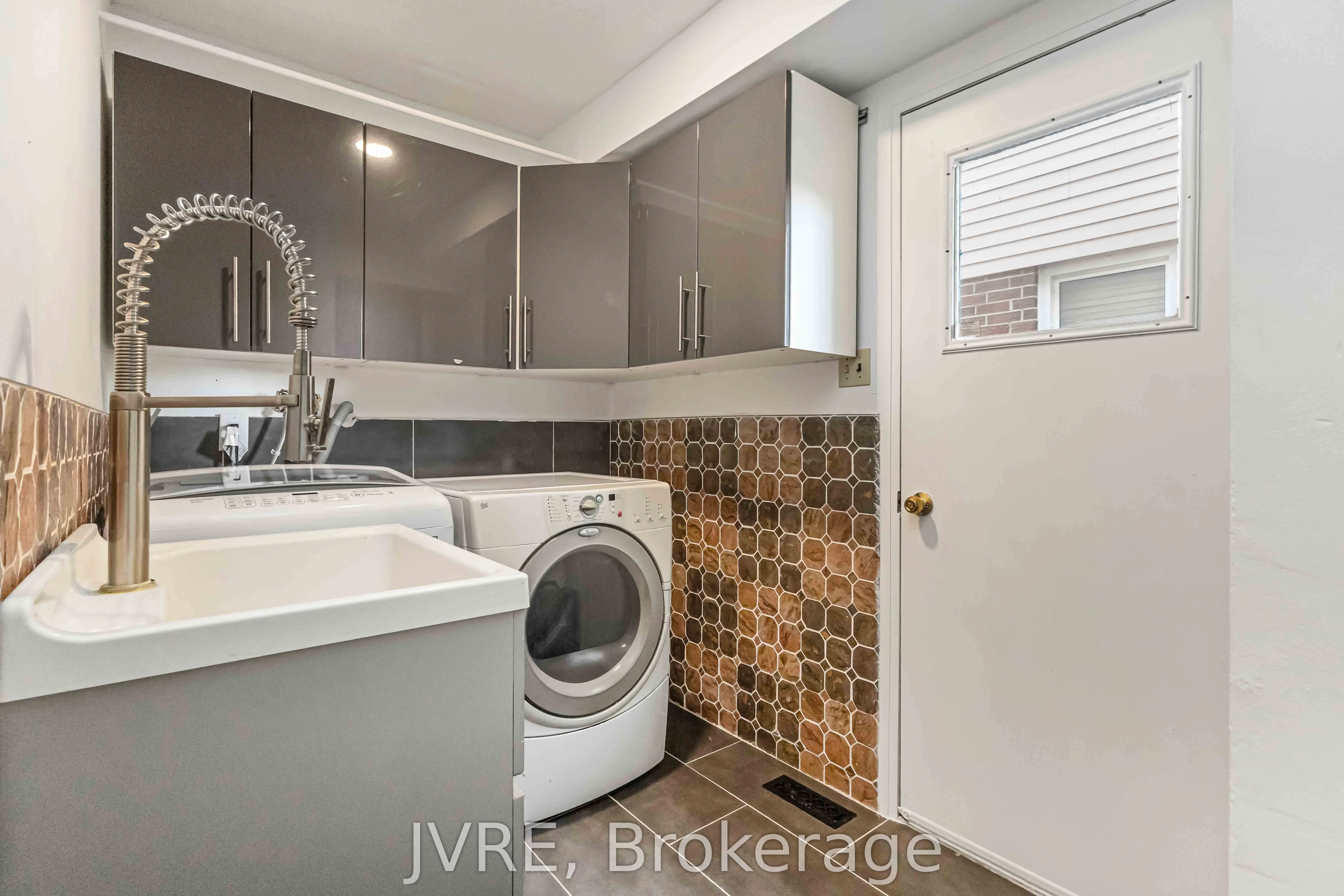 263 Wright Crescent