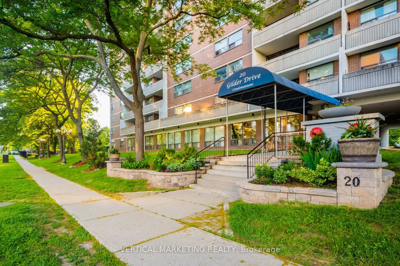 20 Gilder Drive E, #PH07