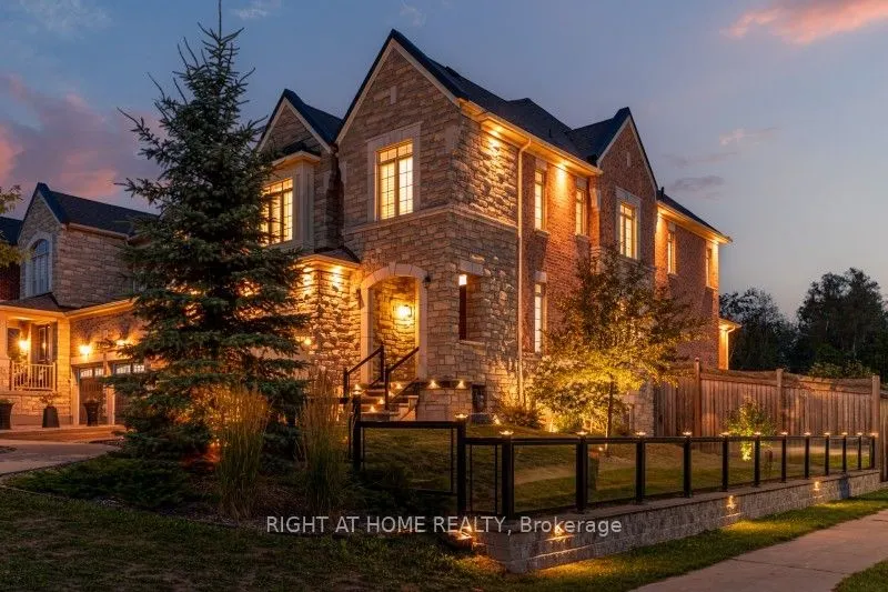 12 Labriola Court
