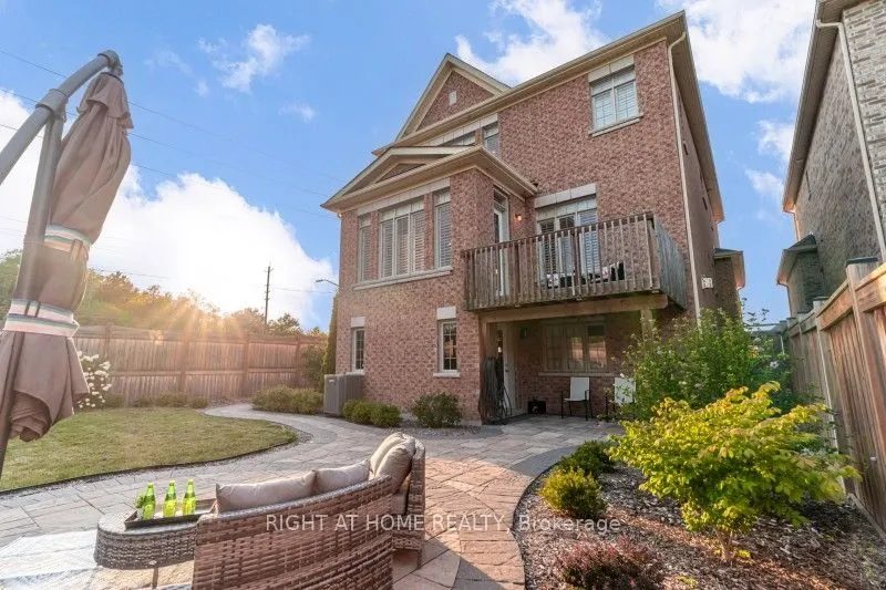 12 Labriola Court