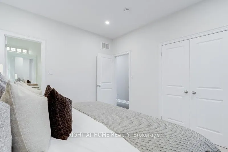 12 Labriola Court