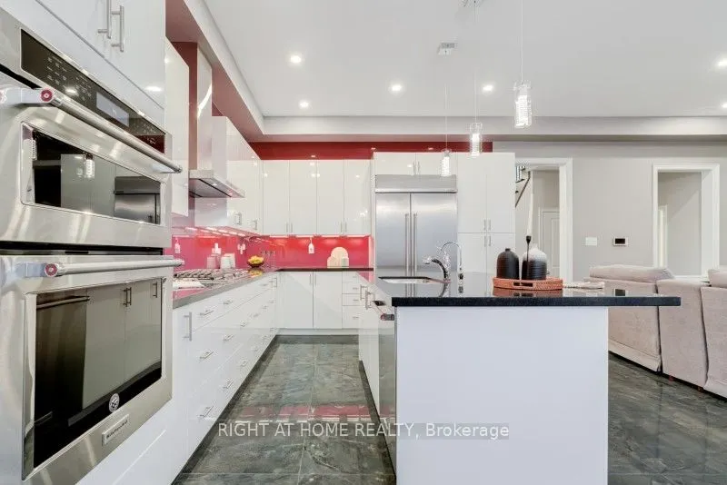12 Labriola Court