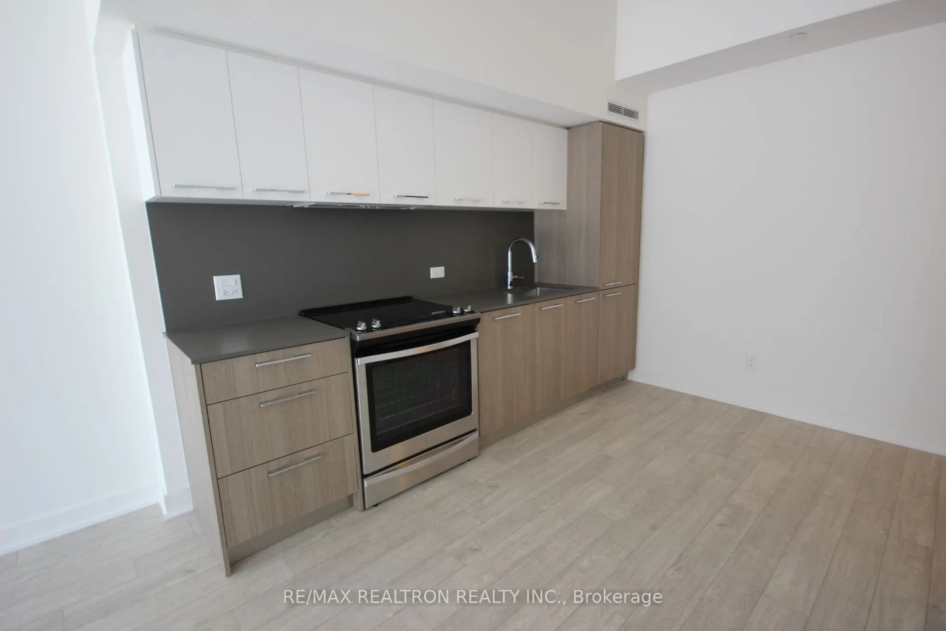 30 Baseball Place, #1206