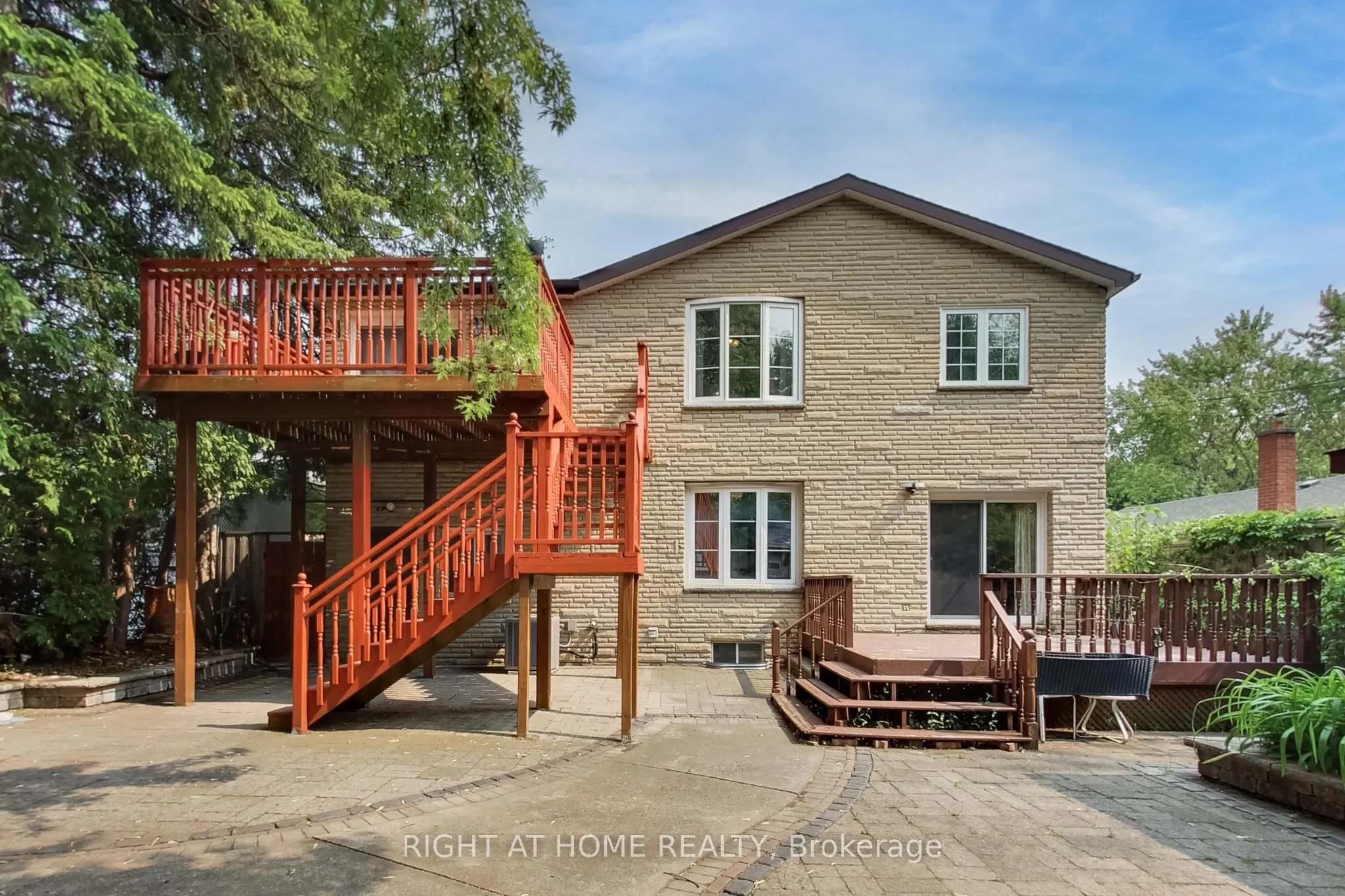 8 Suraty Avenue