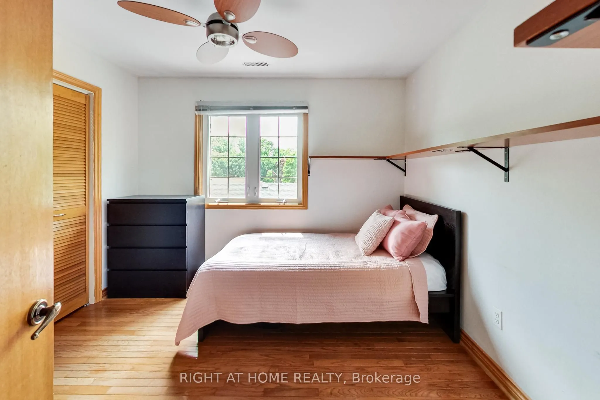8 Suraty Avenue