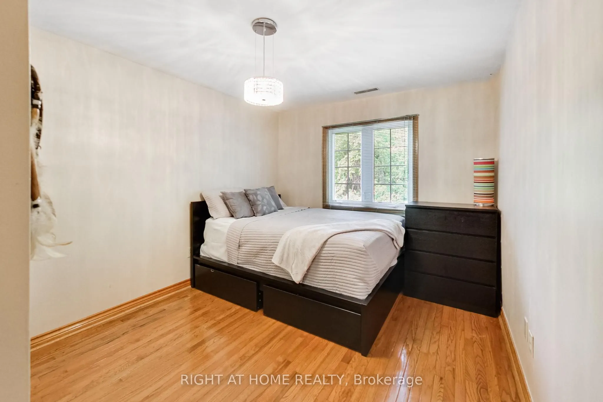 8 Suraty Avenue