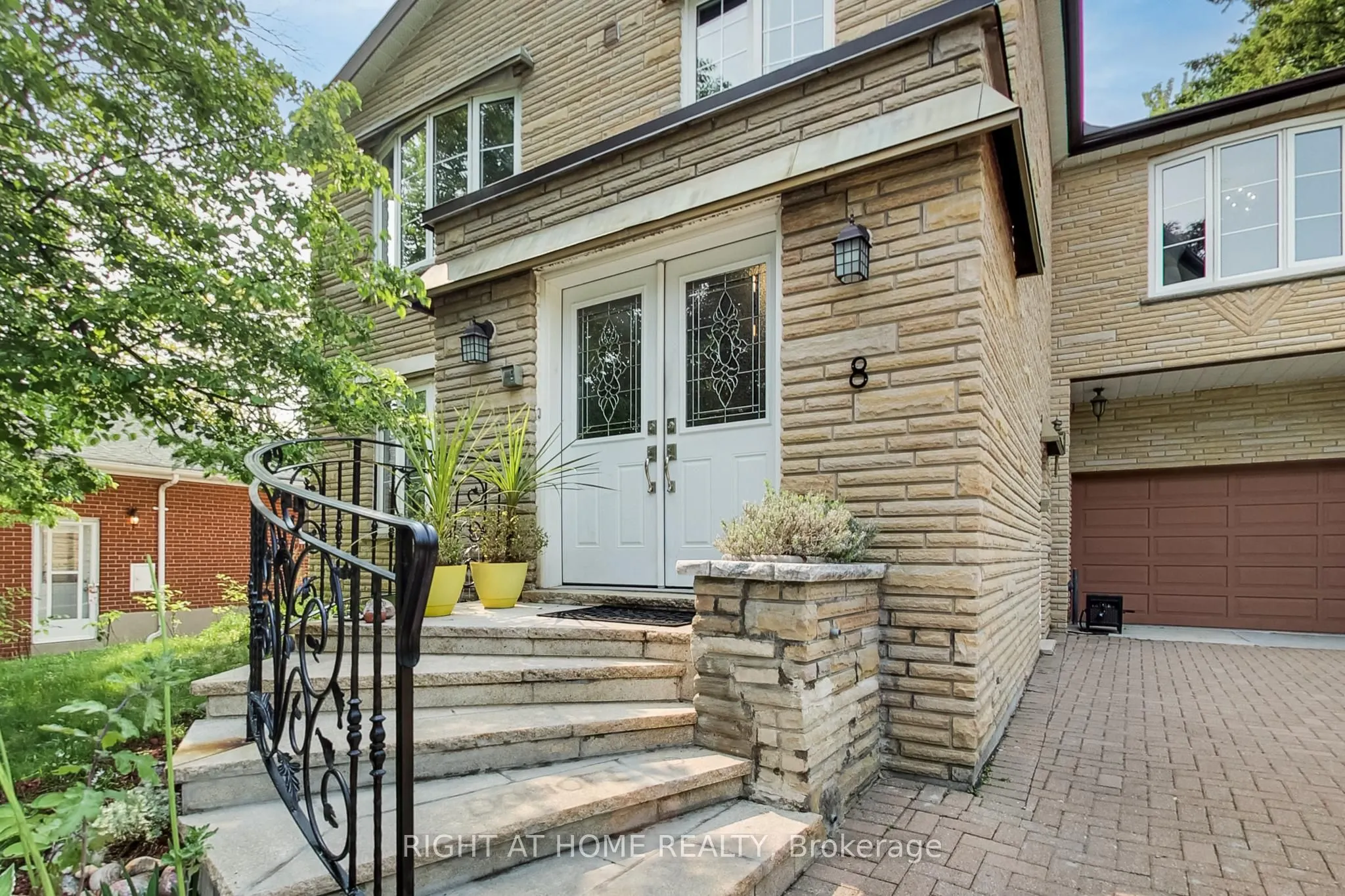 8 Suraty Avenue