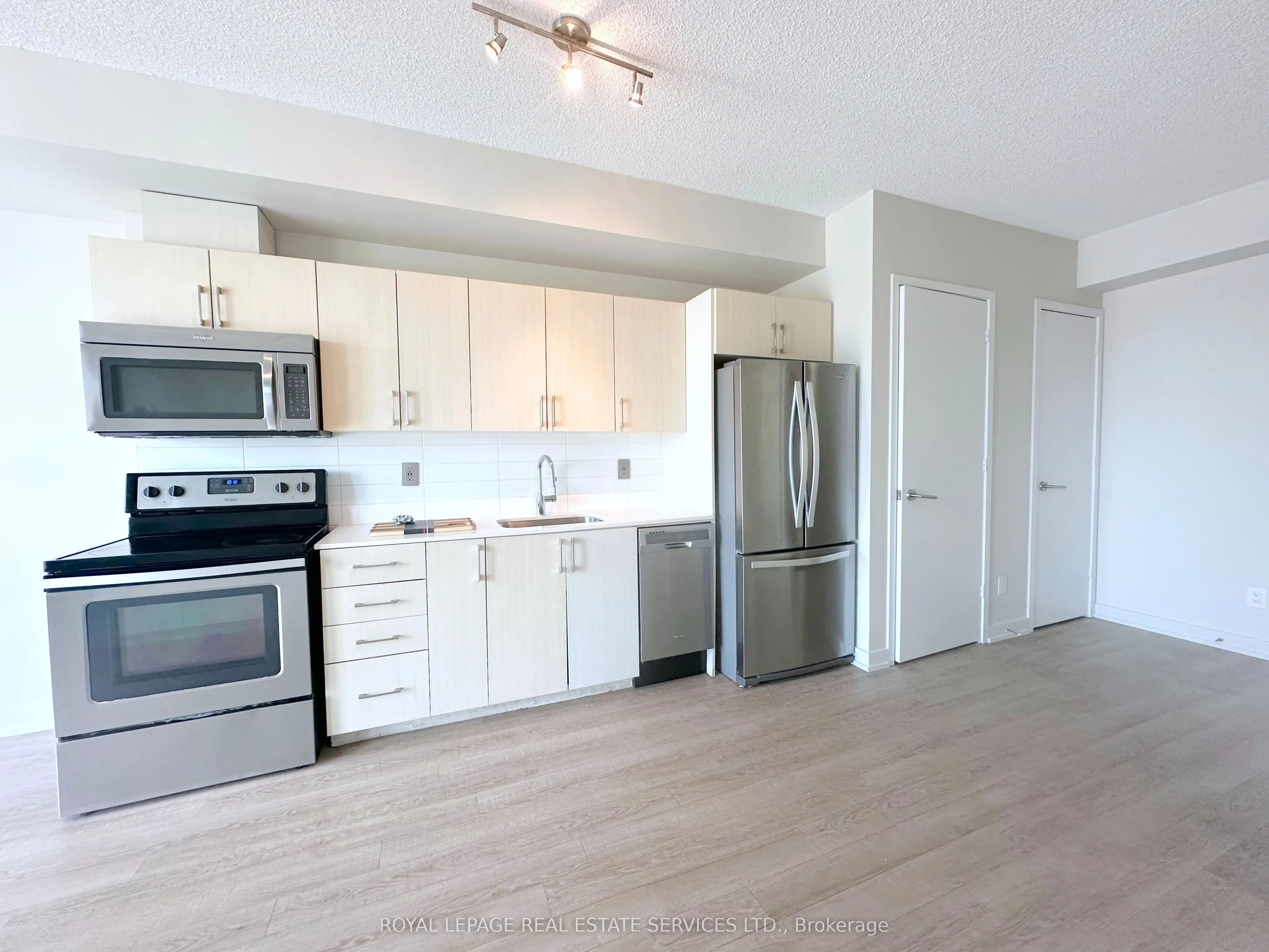 763 Woodbine Avenue, #406