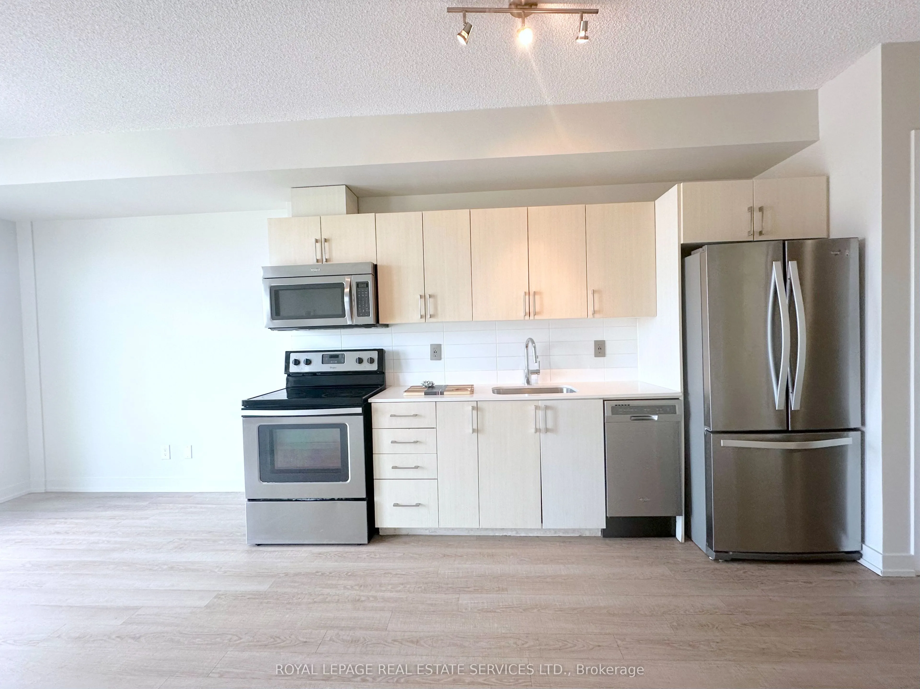 763 Woodbine Avenue, #406