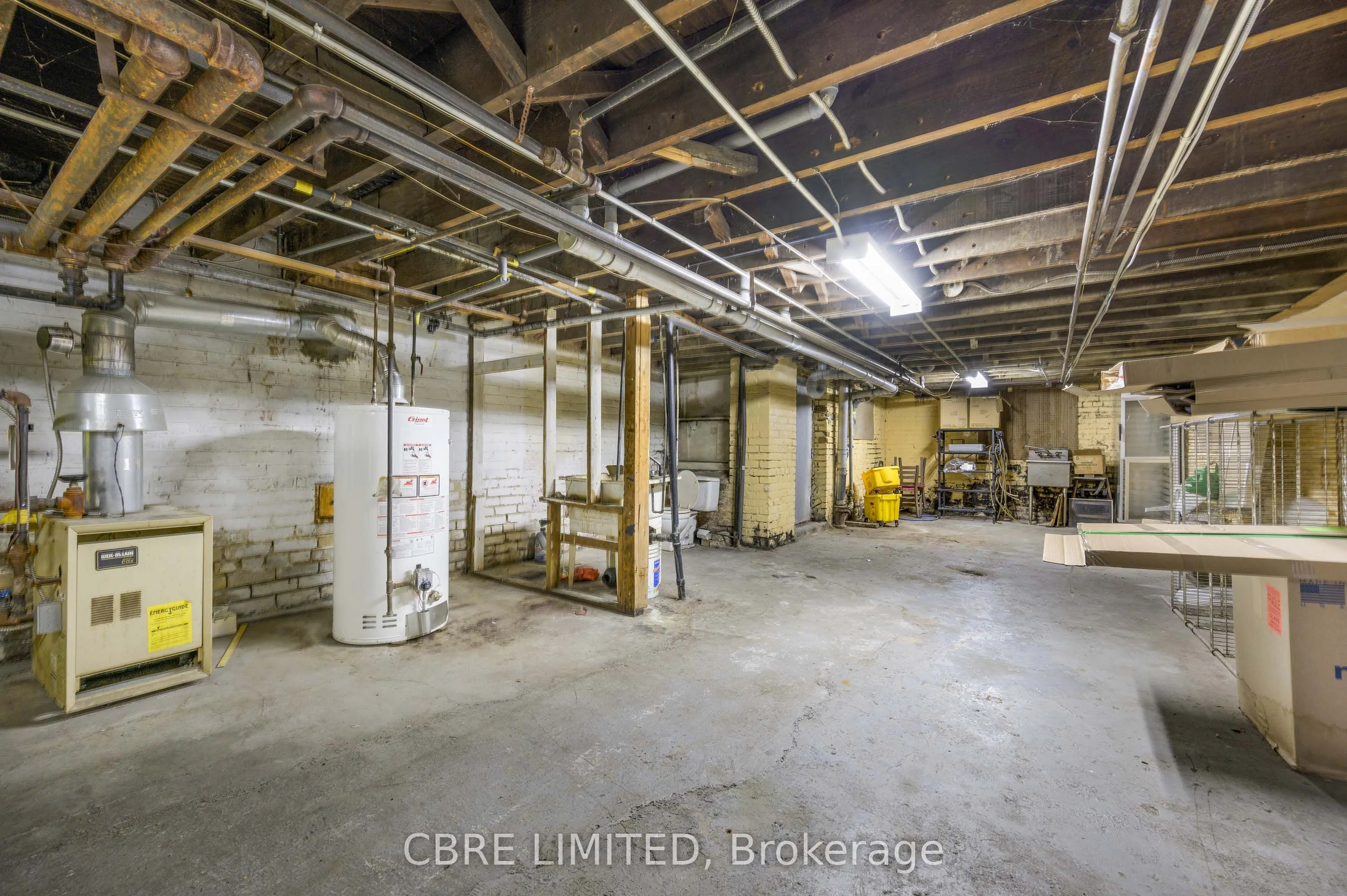 727 Queen Street E