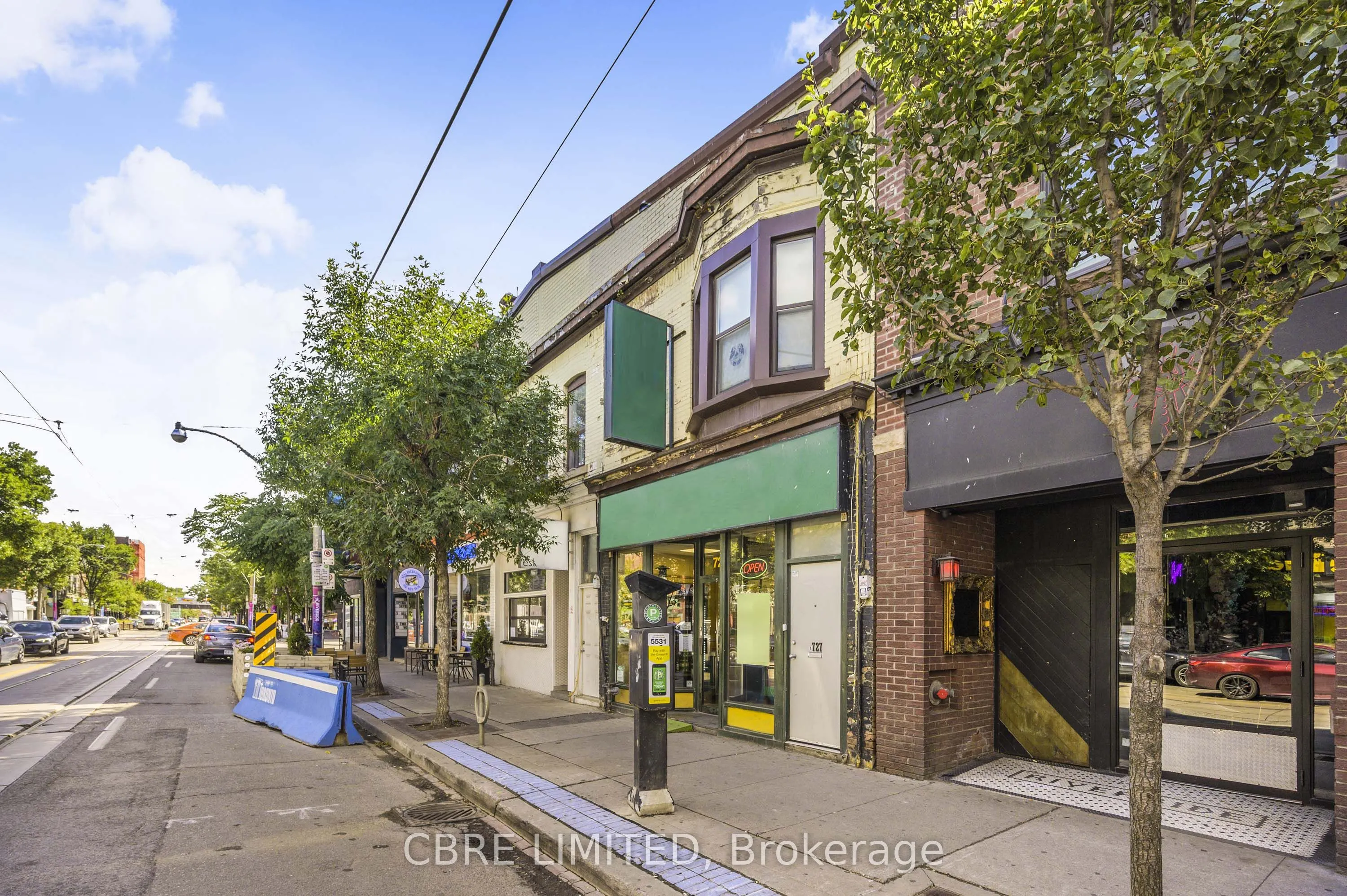 727 Queen Street E