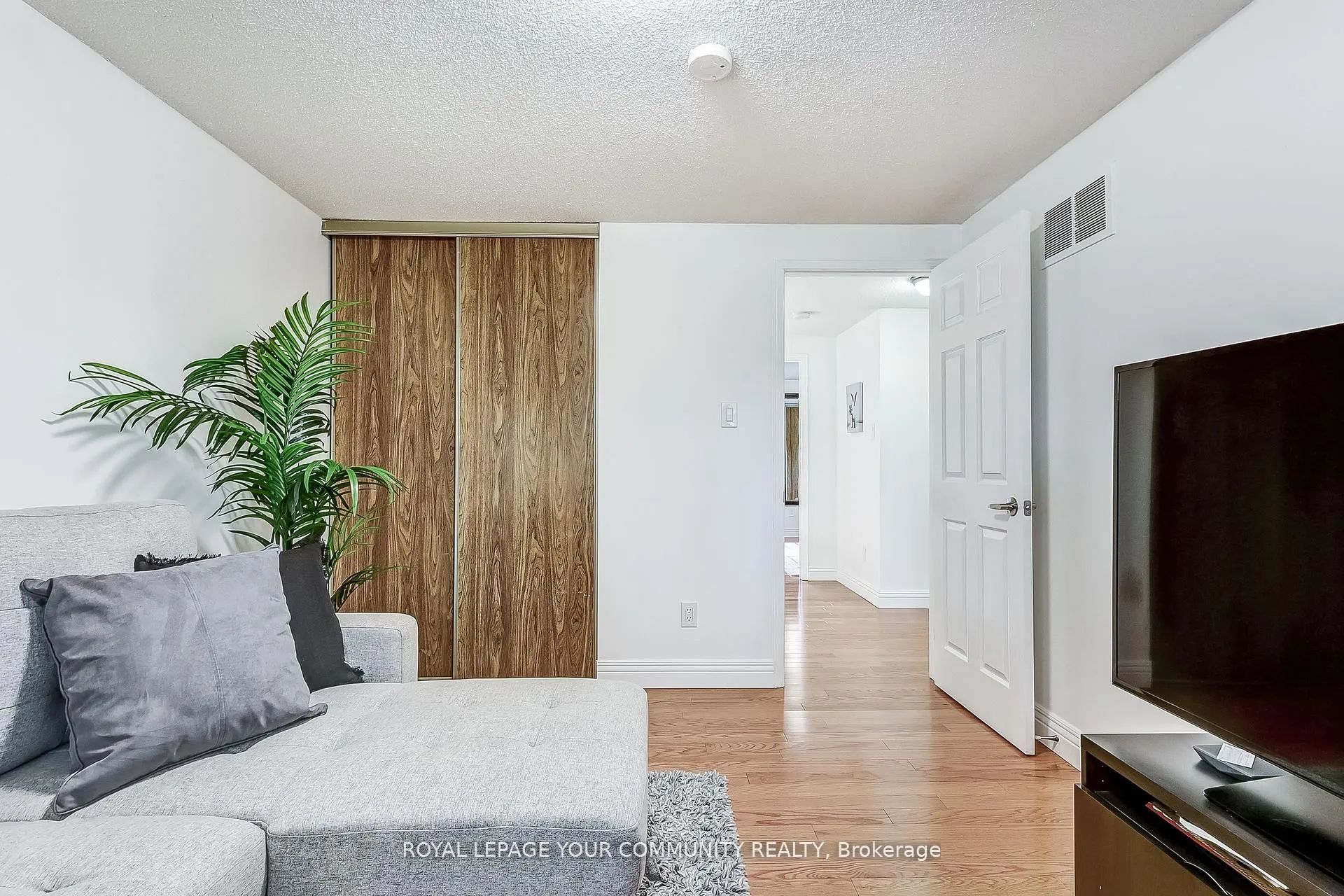 660 Foxwood Trail
