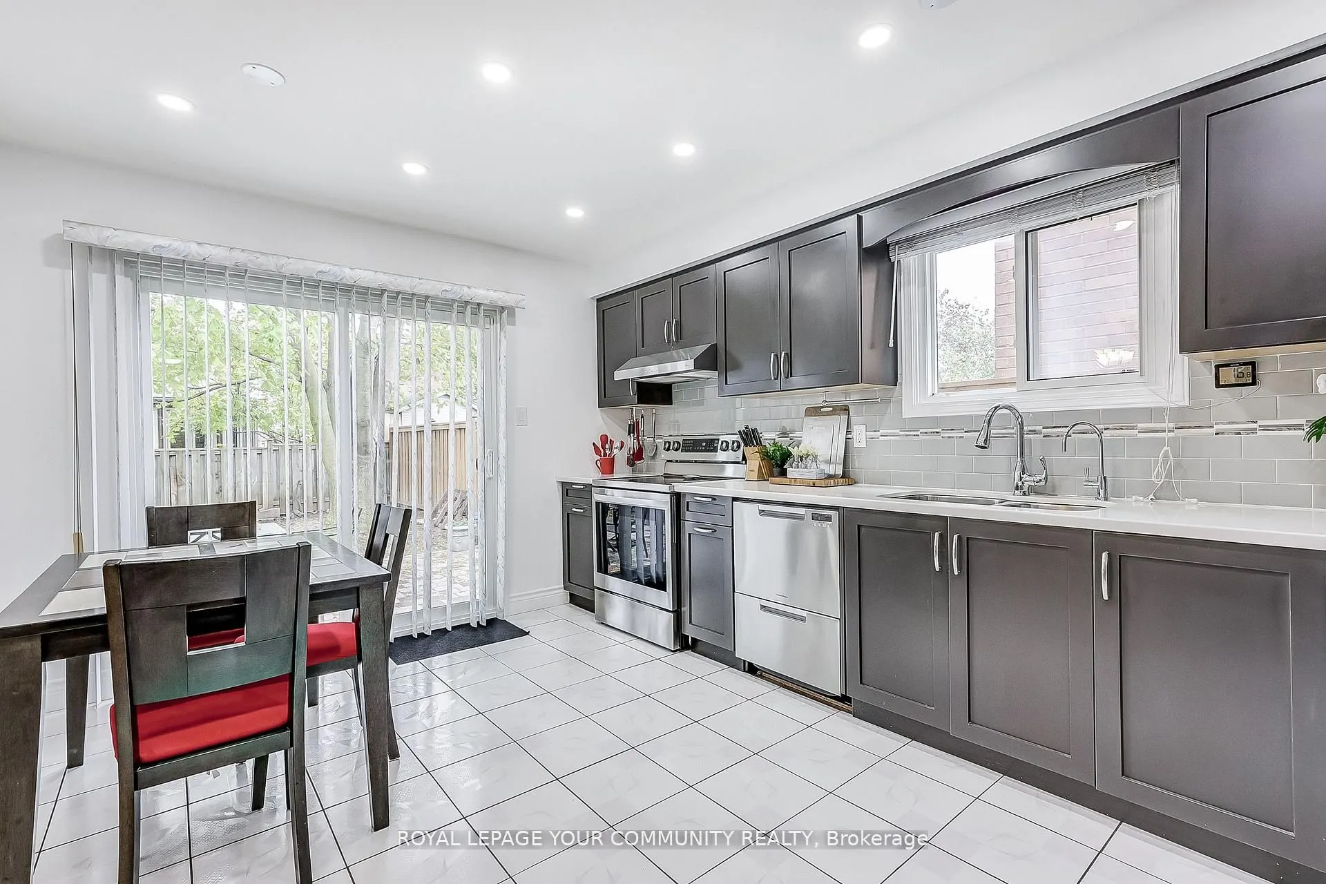 660 Foxwood Trail
