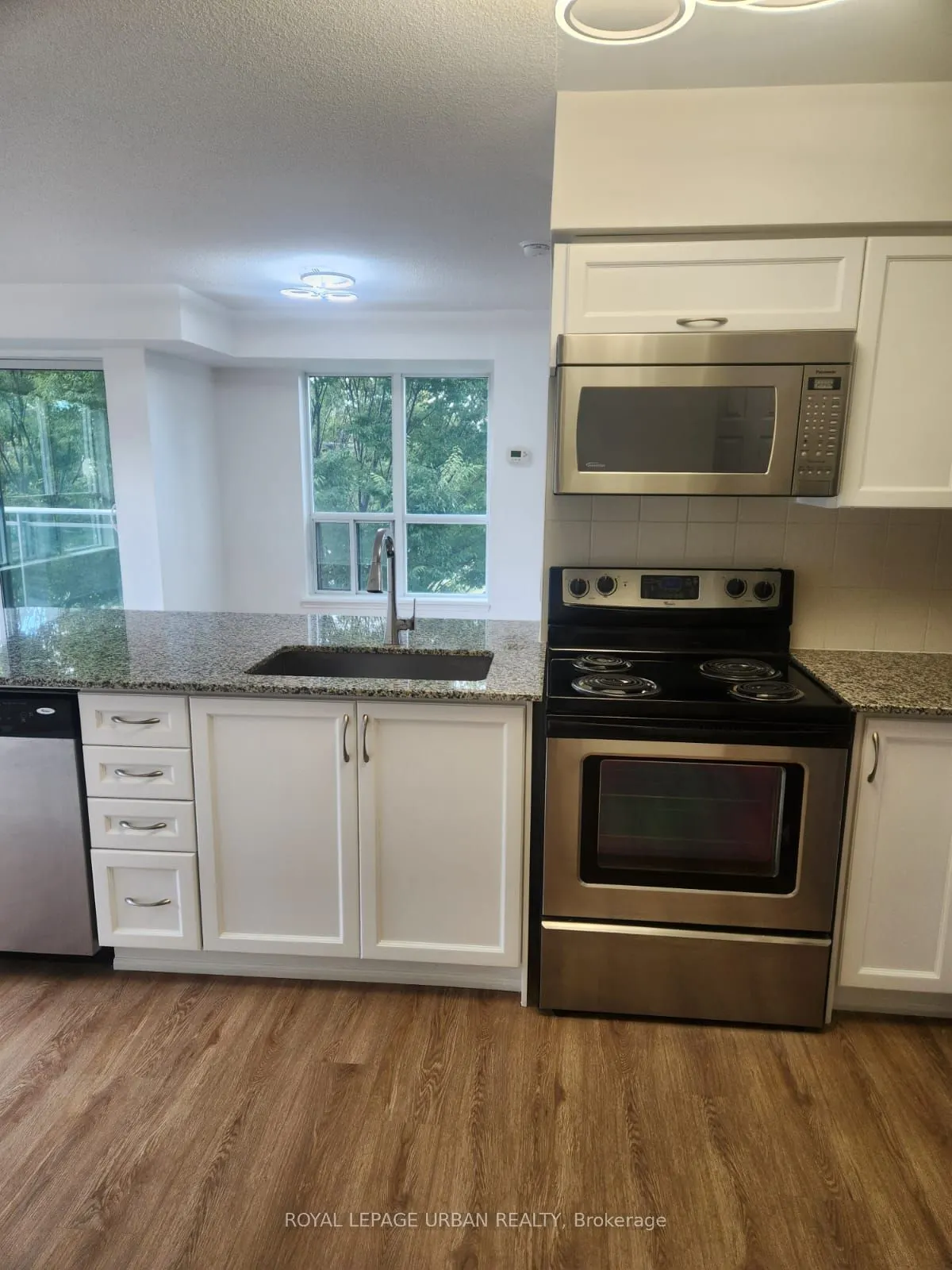 60 Fairfax Crescent, #211