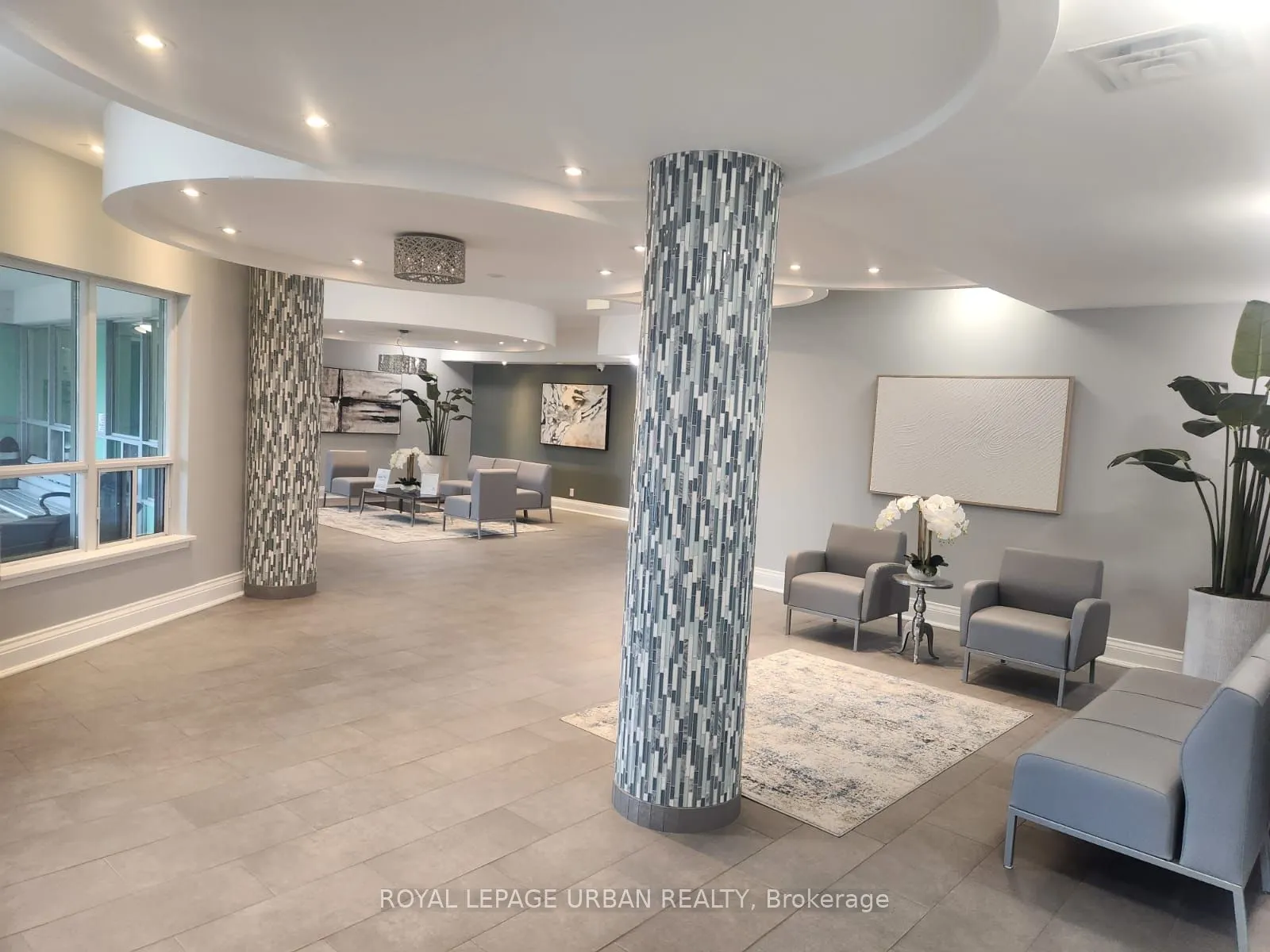 60 Fairfax Crescent, #211