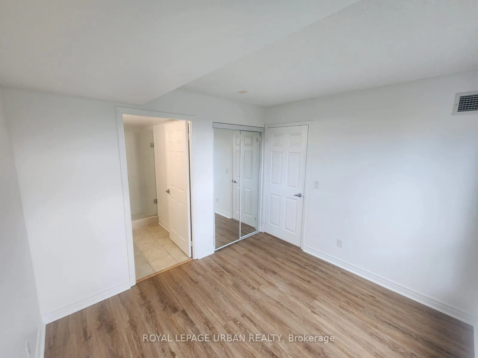 60 Fairfax Crescent, #211