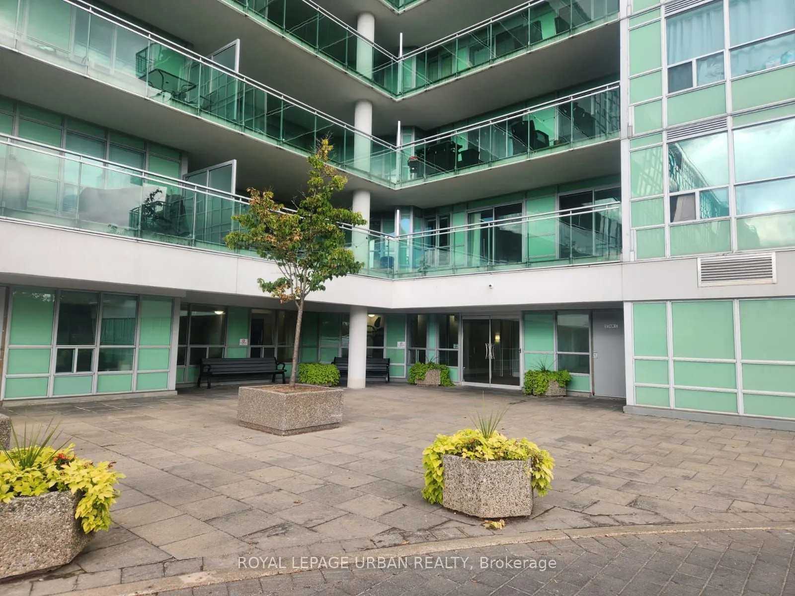 60 Fairfax Crescent, #211