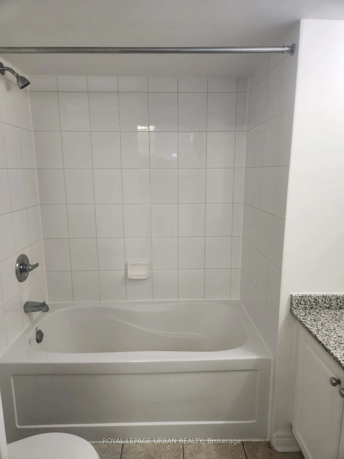 60 Fairfax Crescent, #211