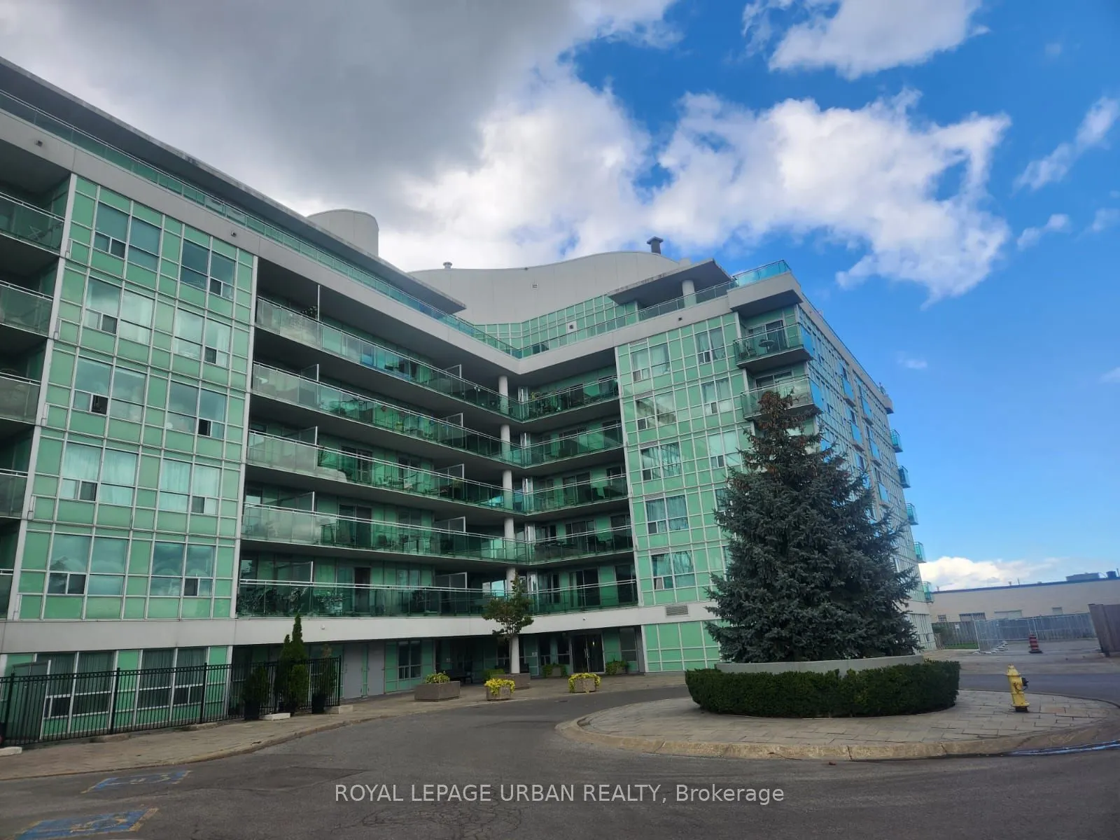 60 Fairfax Crescent, #211