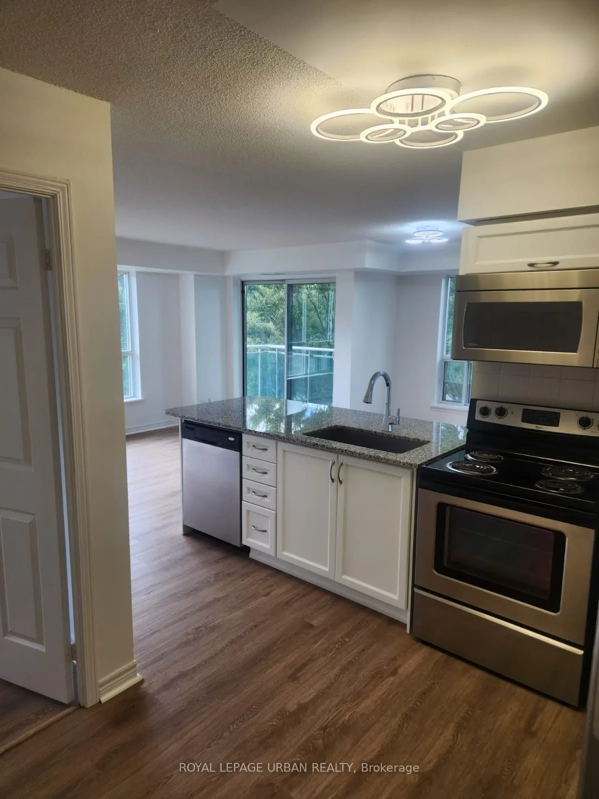 60 Fairfax Crescent, #211