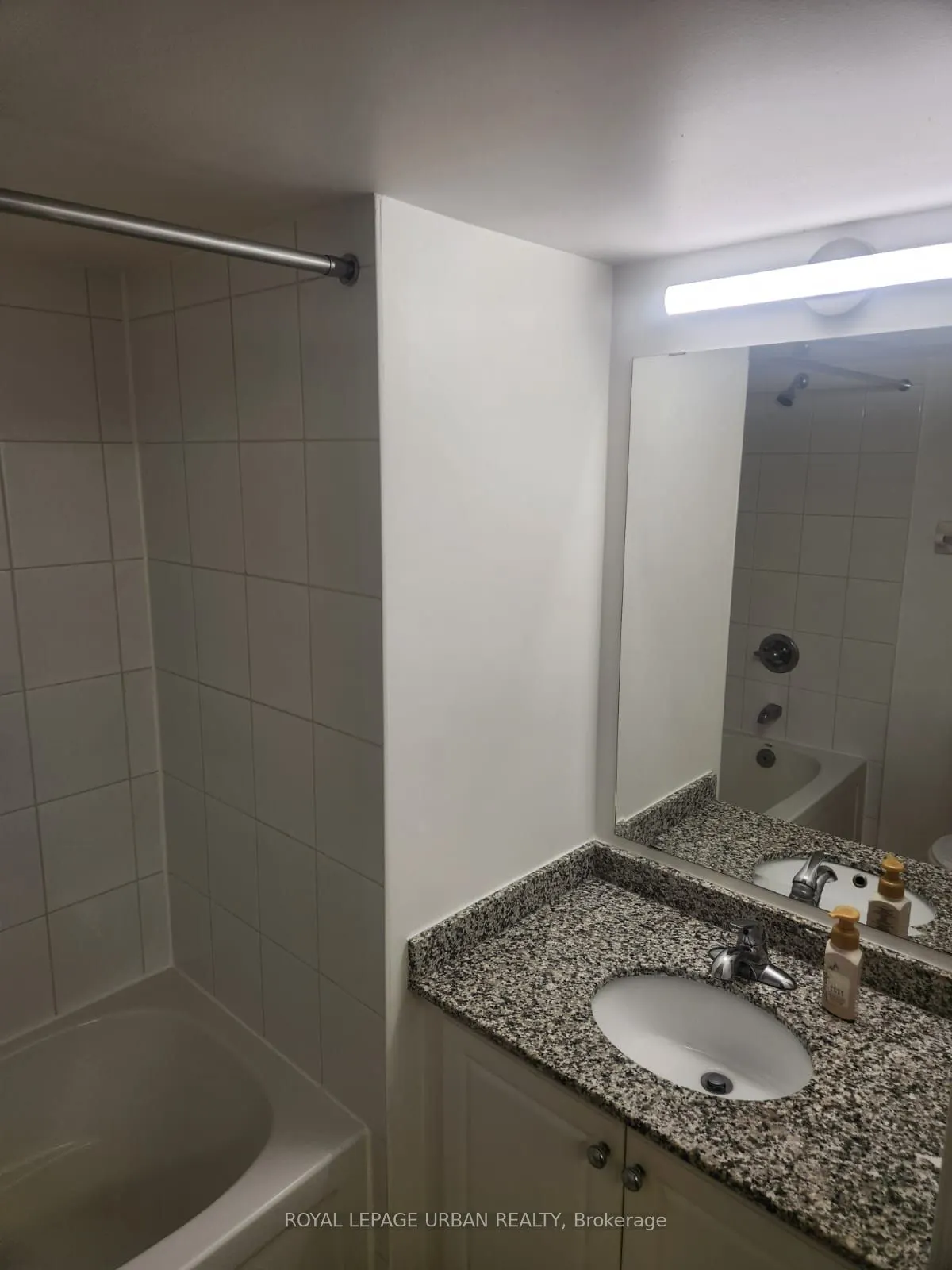 60 Fairfax Crescent, #211