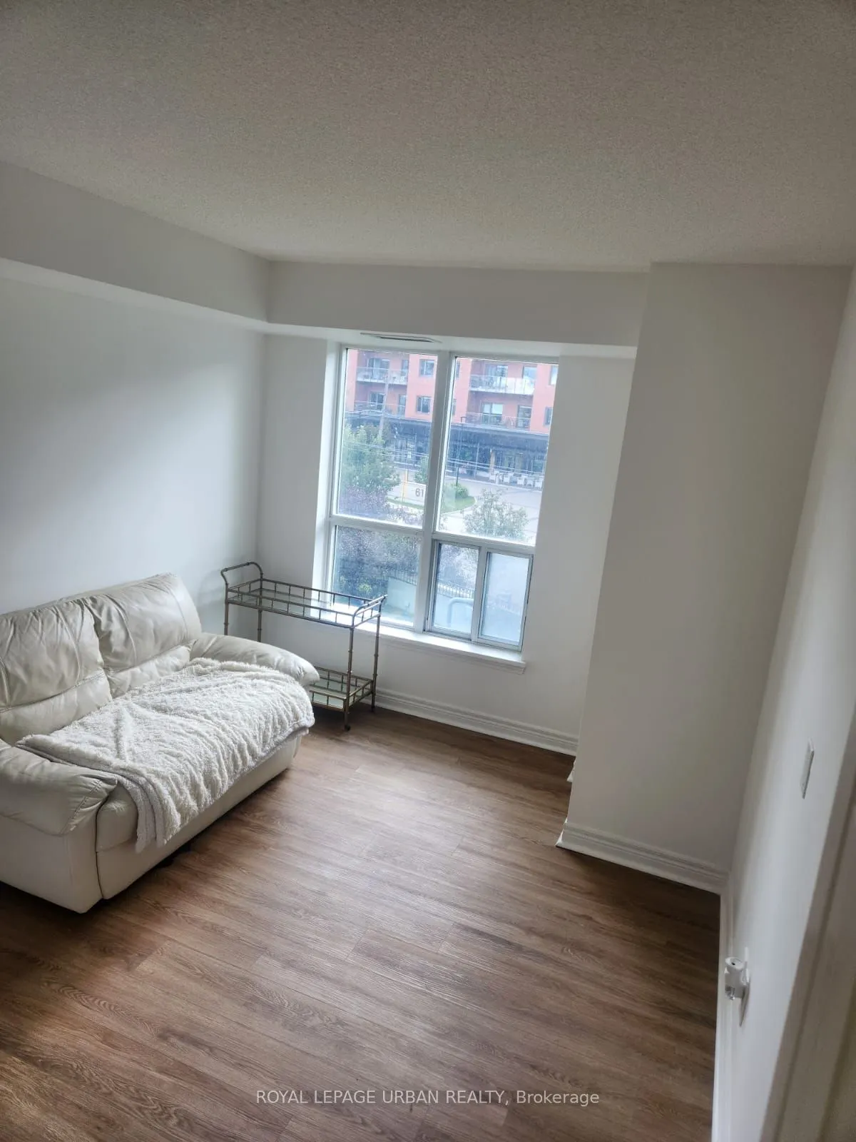 60 Fairfax Crescent, #211