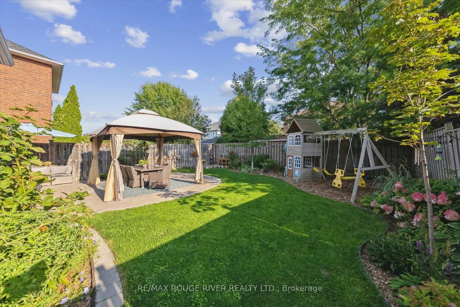 11 Helston Crescent S
