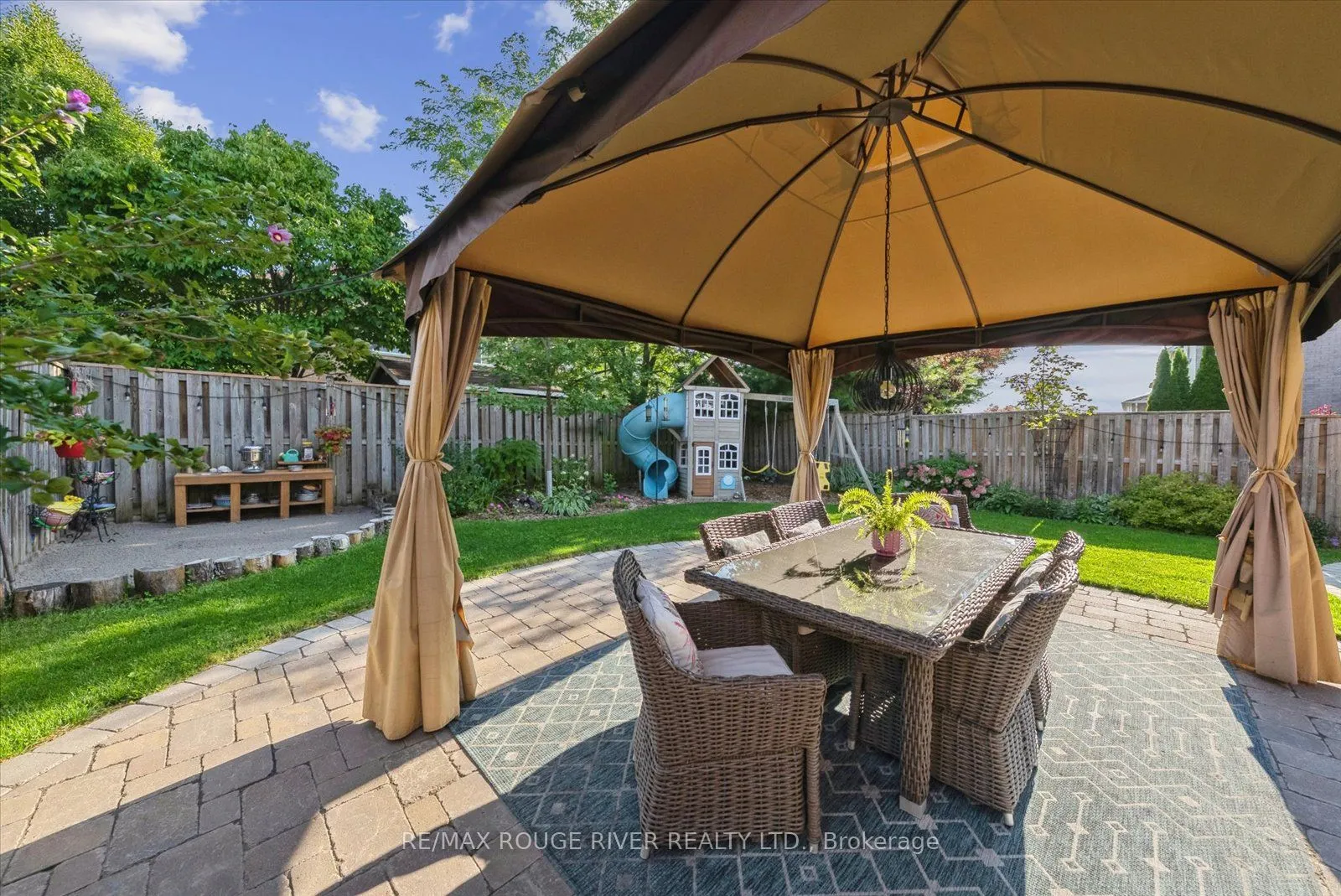 11 Helston Crescent S