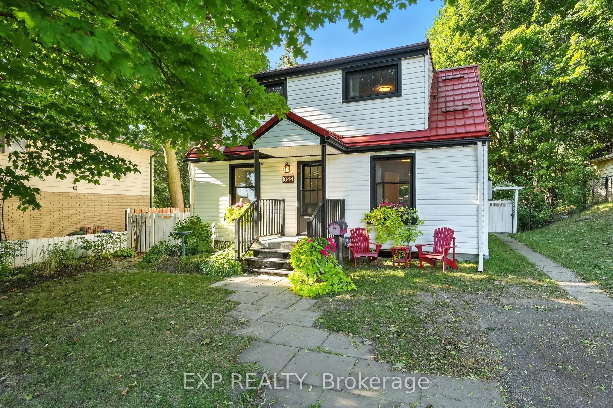 1044 King Street E