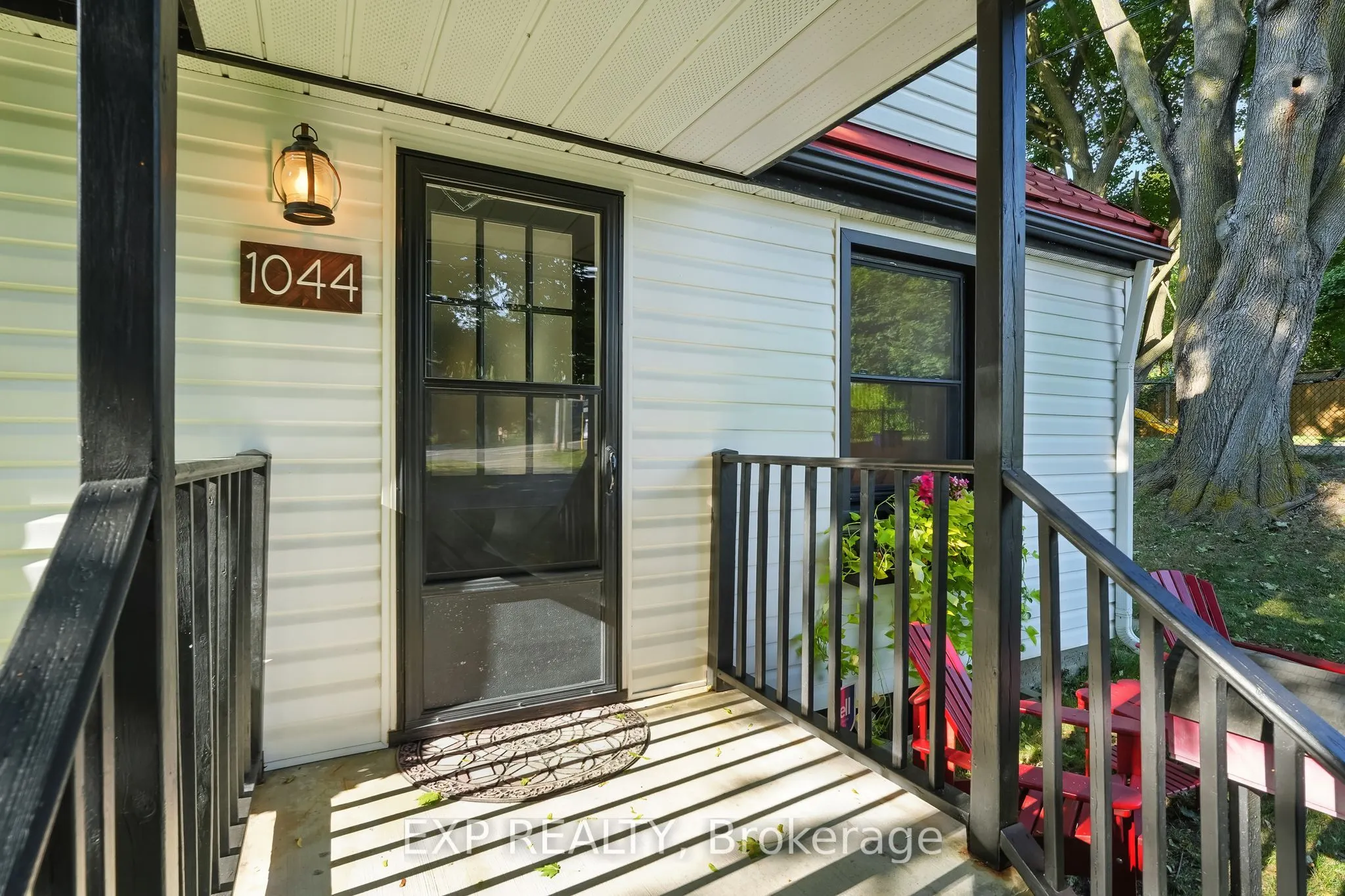 1044 King Street E