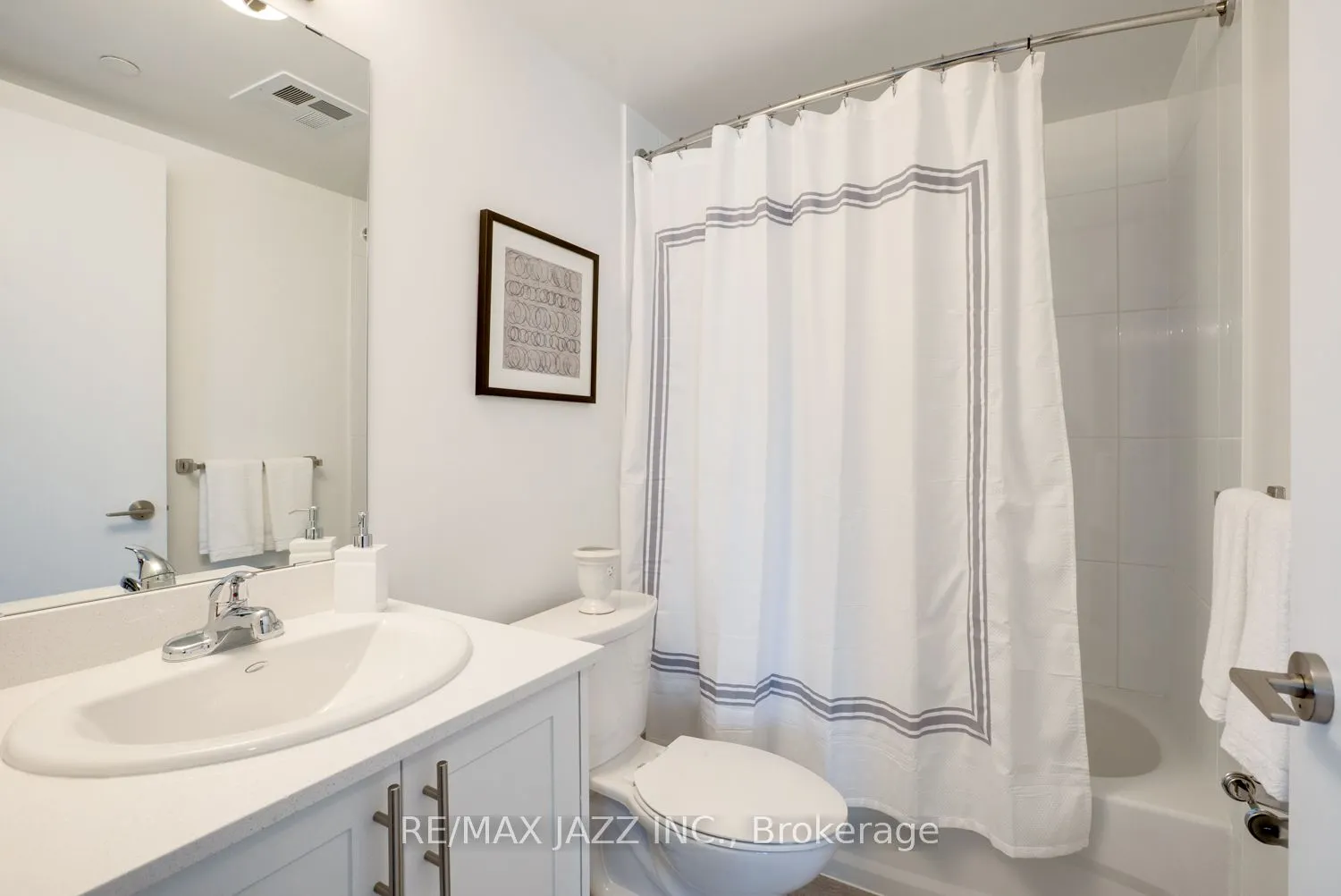 100 Bond Street E, #305
