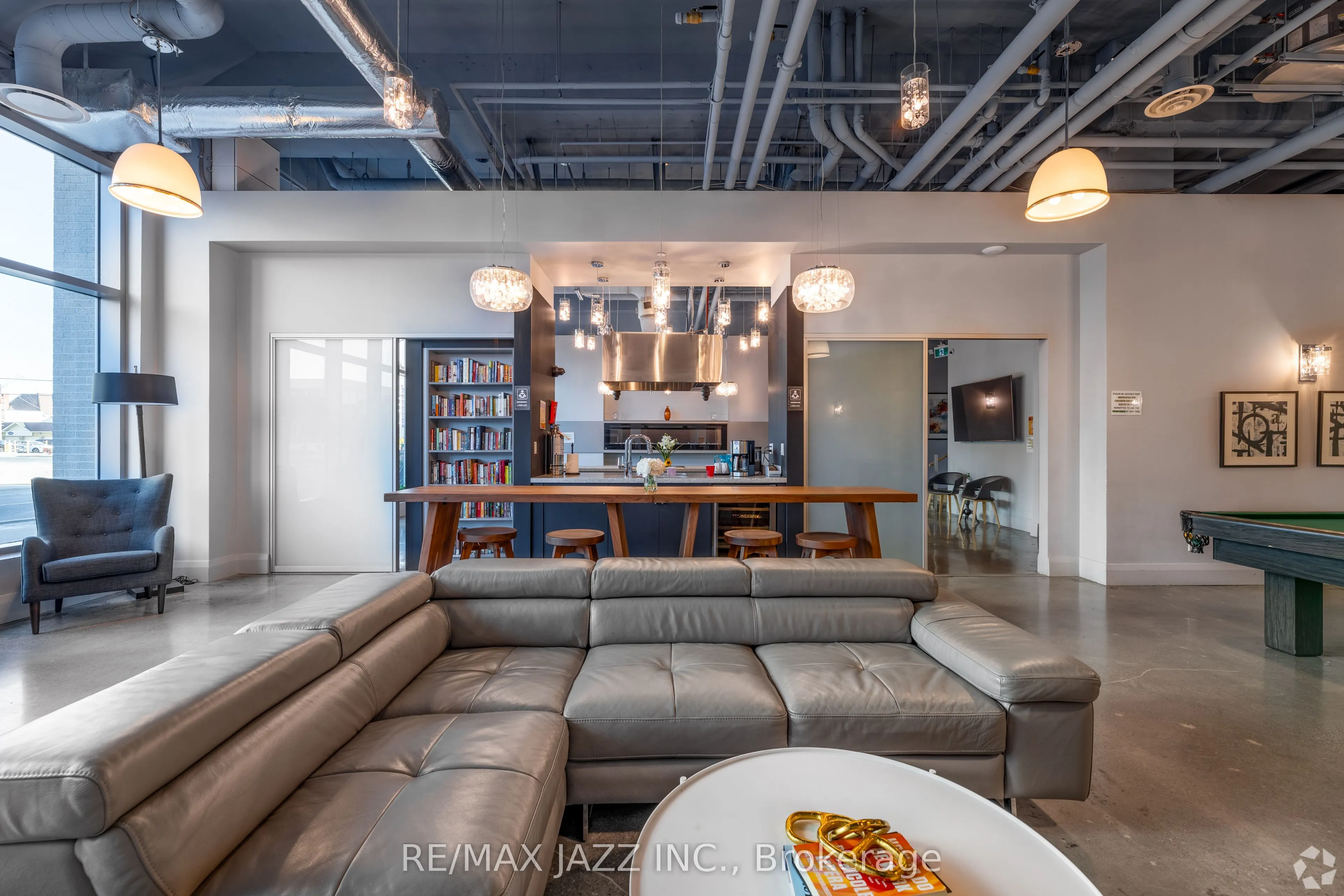 100 Bond Street E, #305