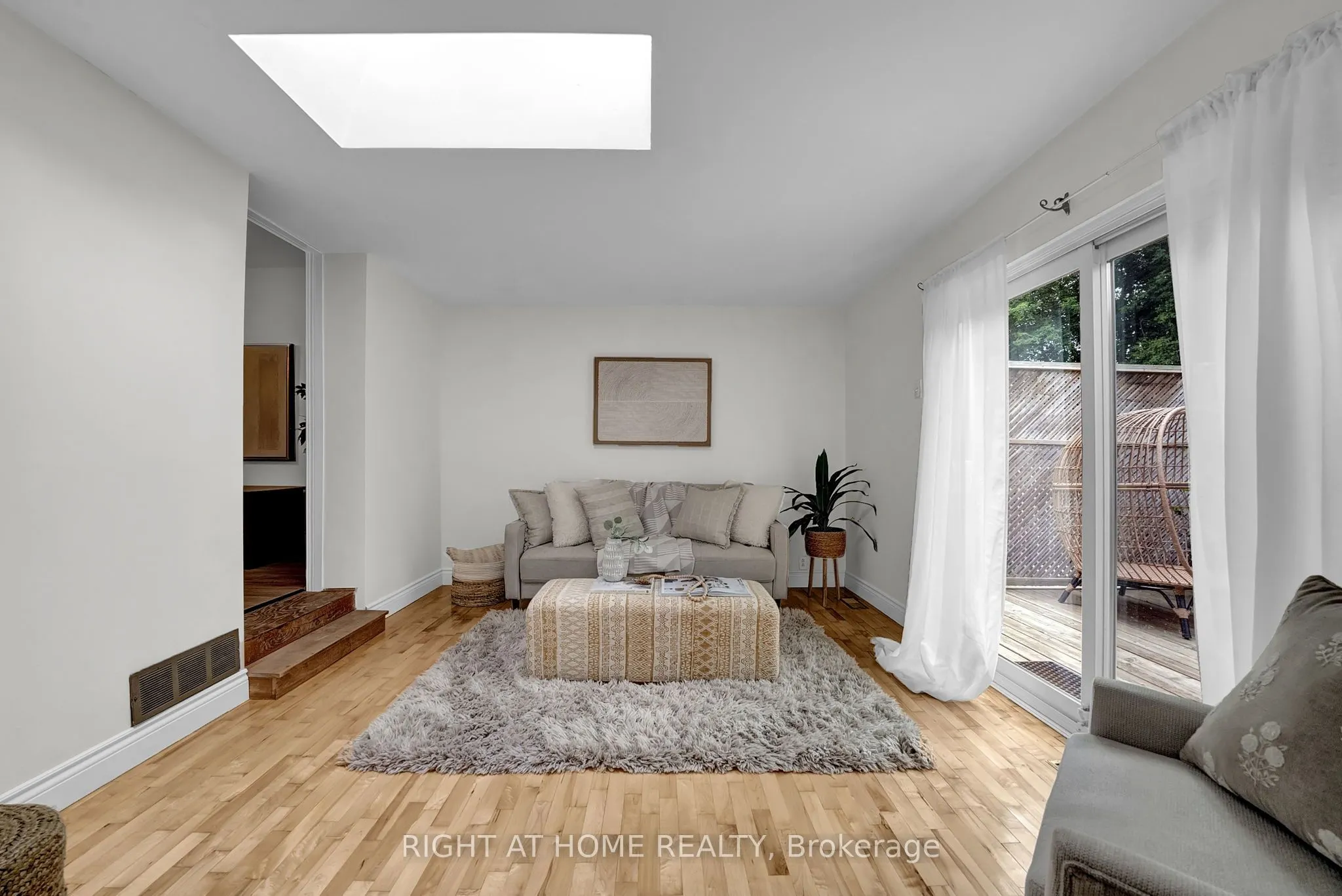 84 Oshawa Boulevard N