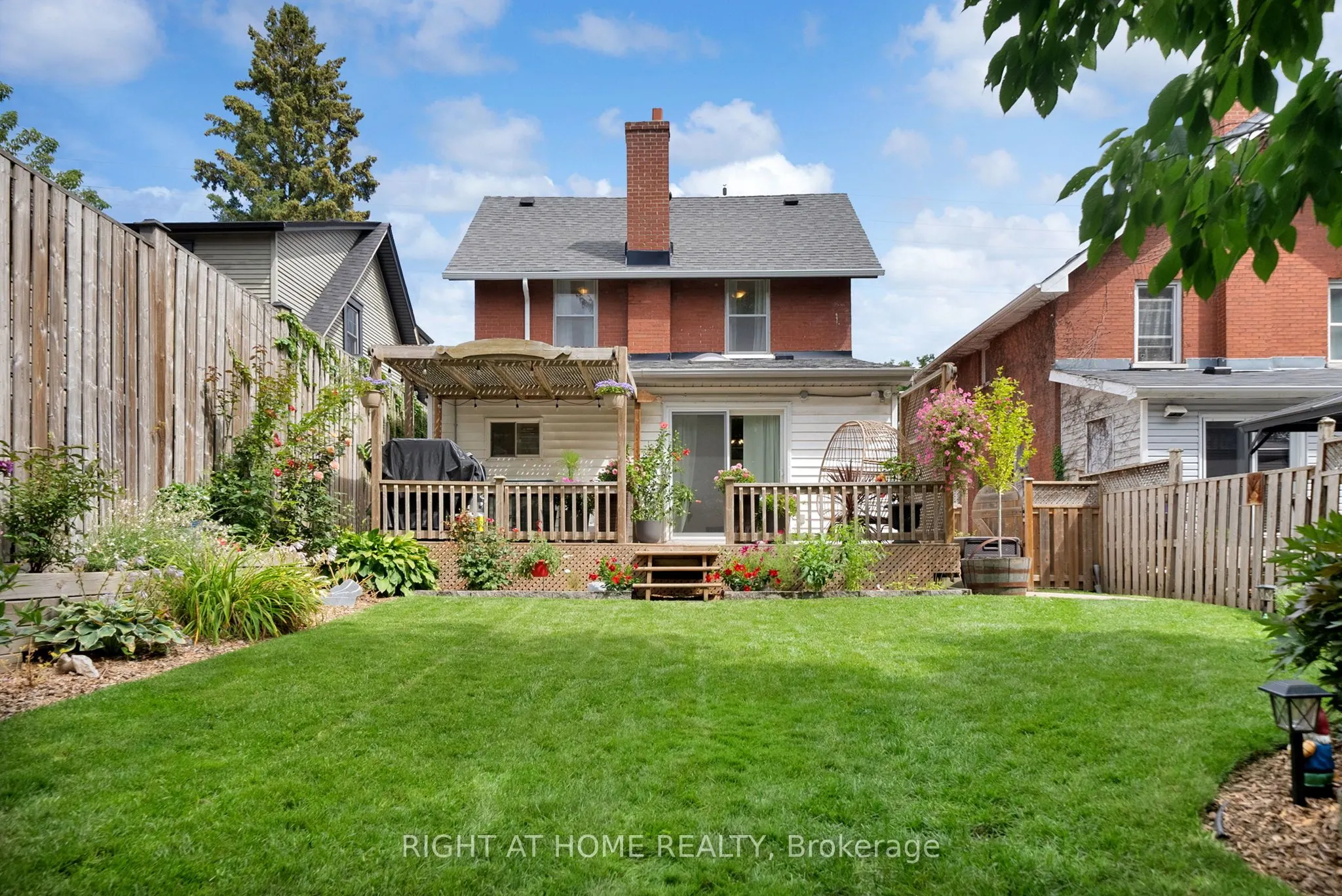 84 Oshawa Boulevard N