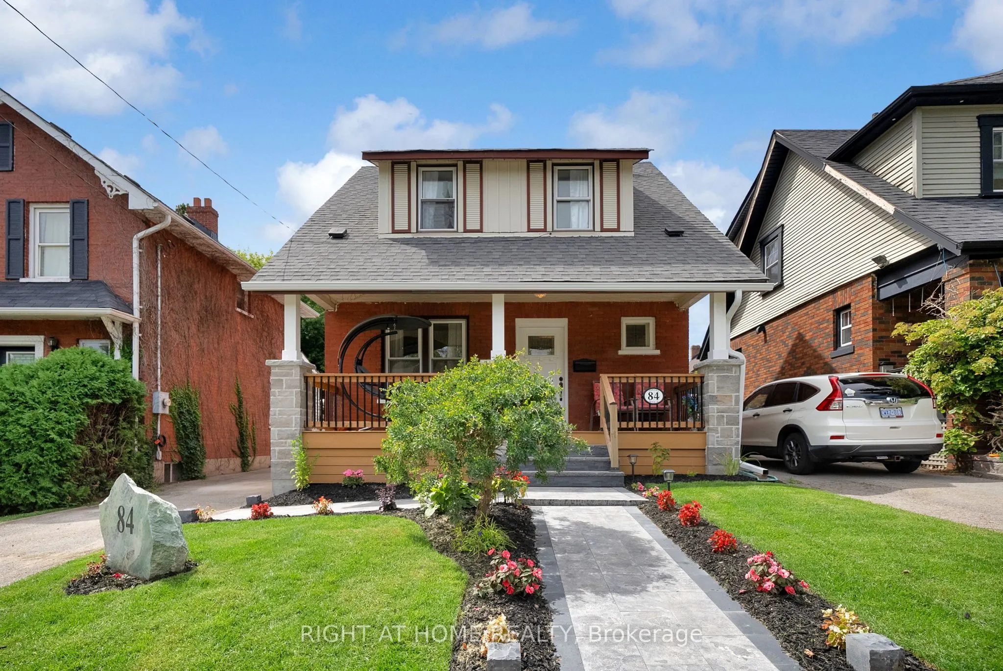 84 Oshawa Boulevard N
