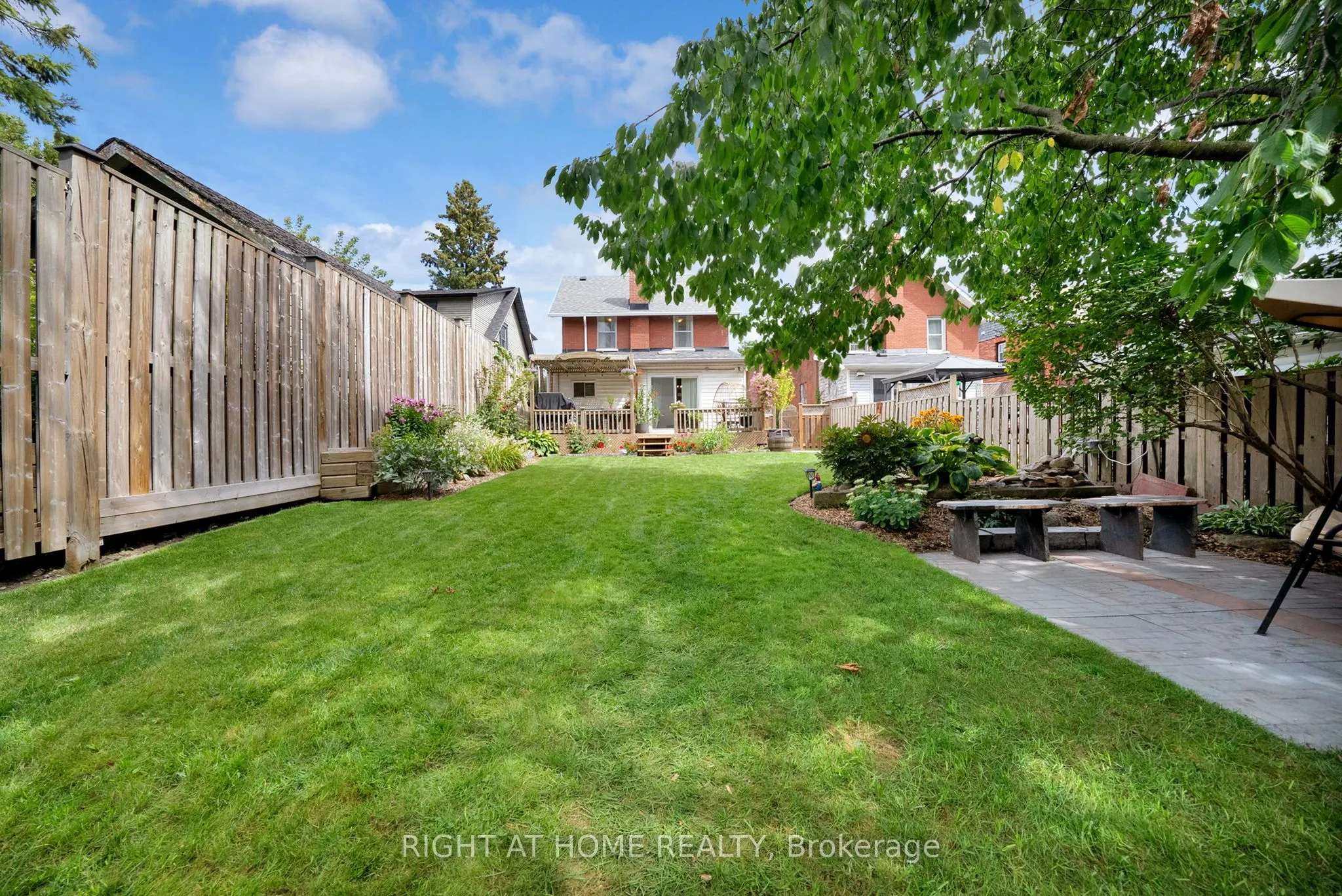 84 Oshawa Boulevard N