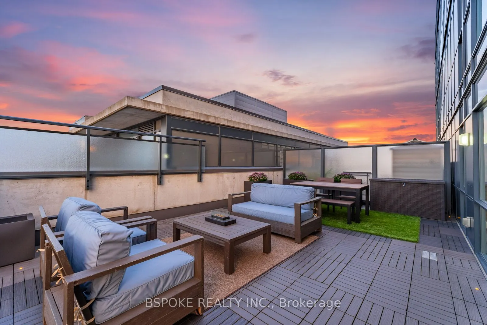 1190 Dundas Street E, #805