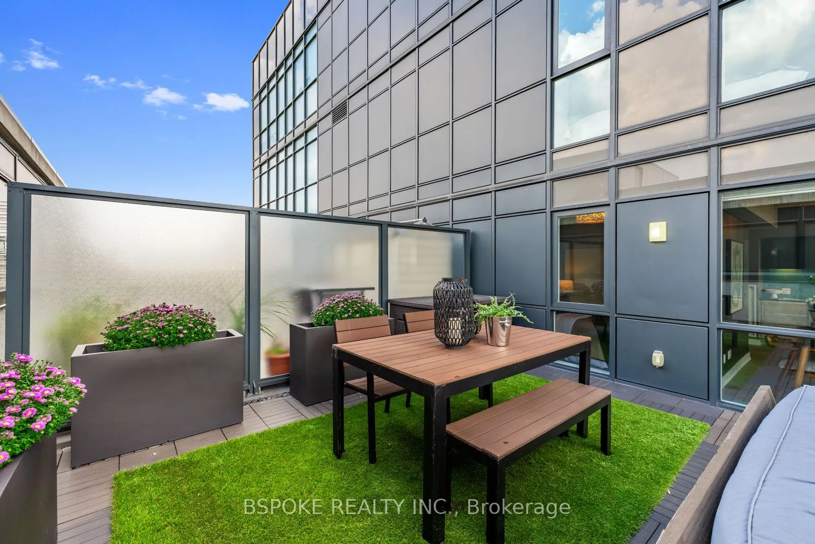 1190 Dundas Street E, #805