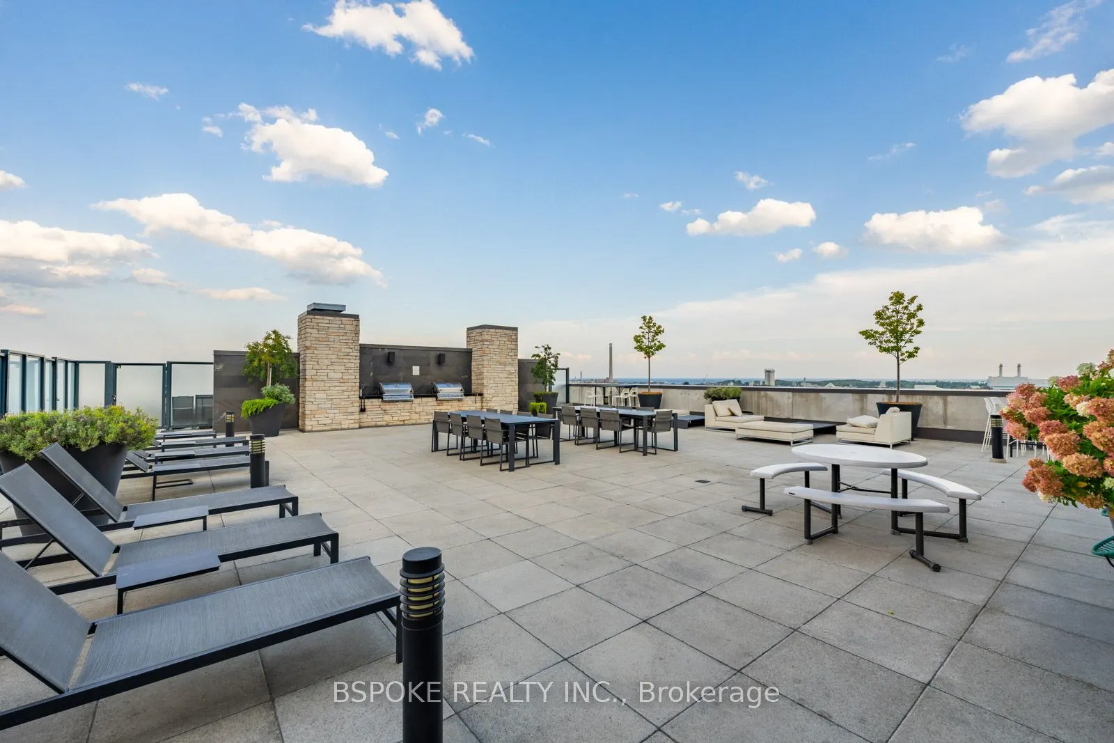 1190 Dundas Street E, #805