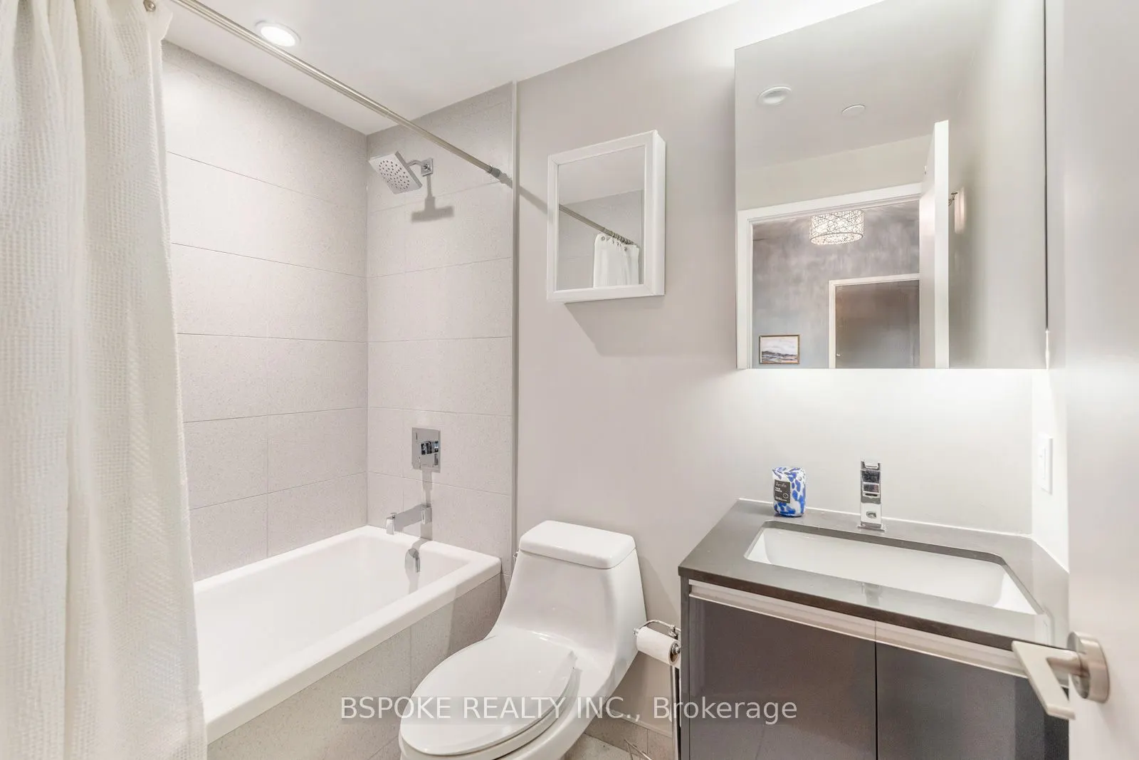 1190 Dundas Street E, #805