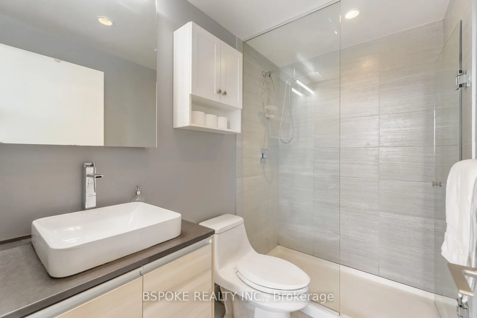 1190 Dundas Street E, #805