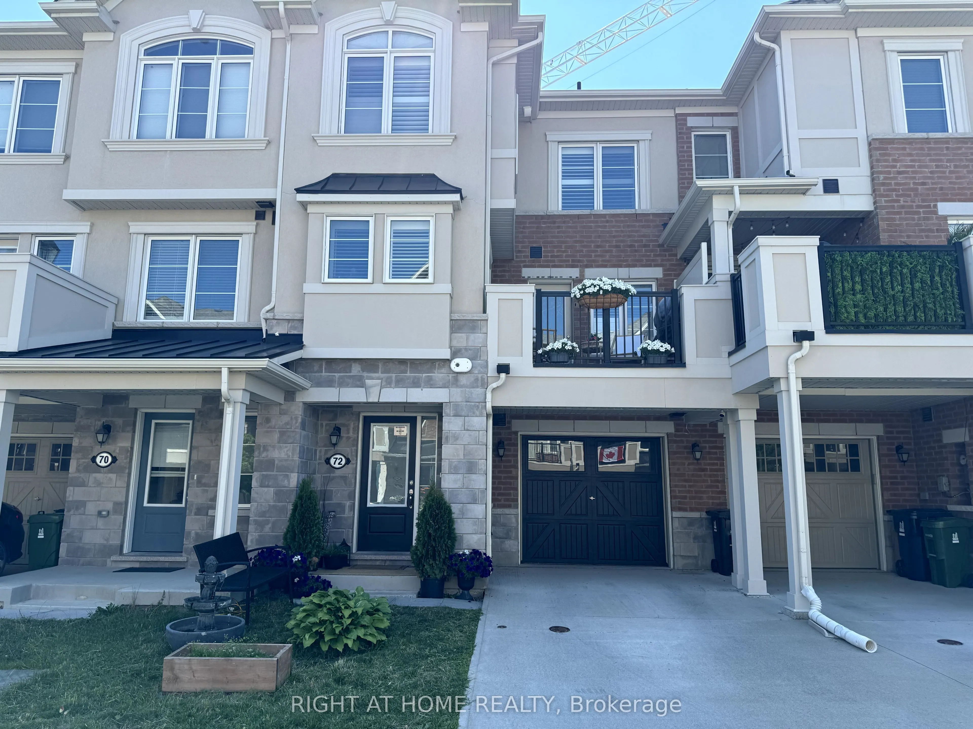 72 Ayers Crescent
